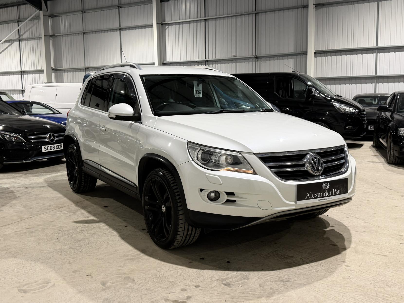 Volkswagen Tiguan 2.0 TDI Summit SUV 5dr Diesel DSG 4WD Euro 5 (140 ps)