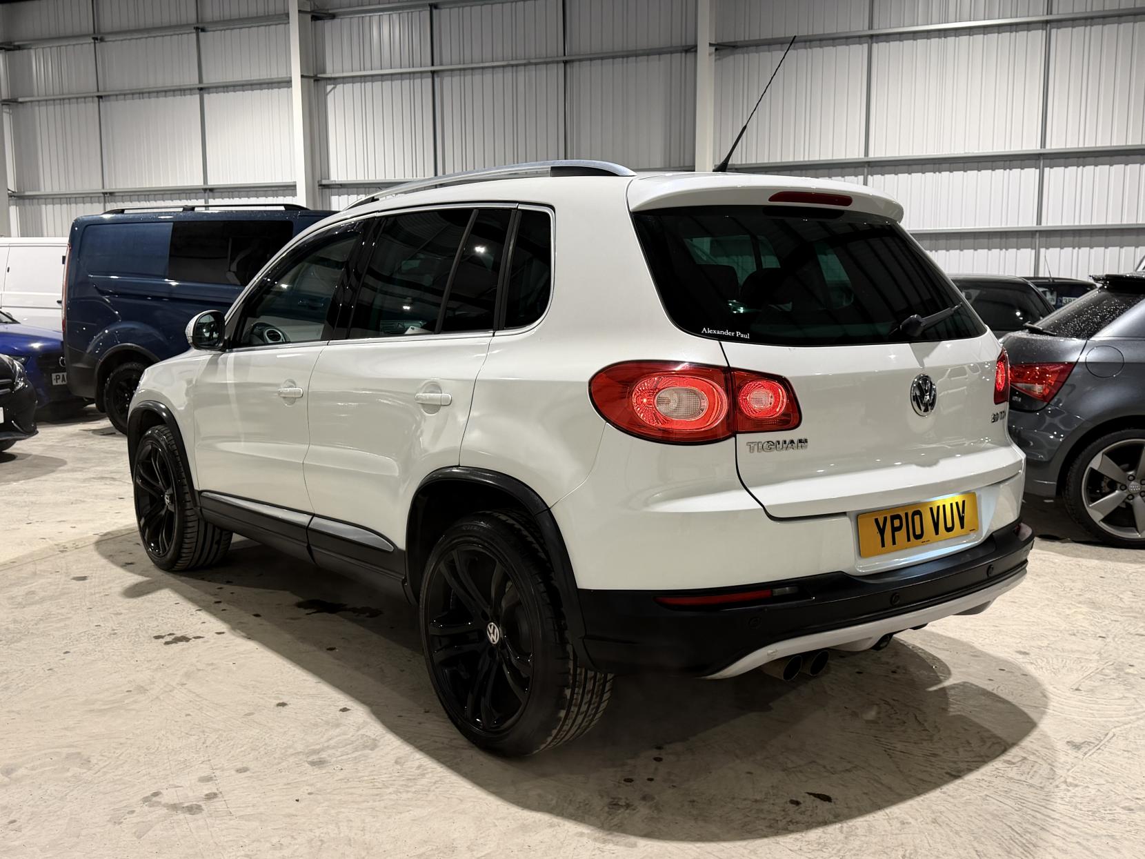 Volkswagen Tiguan 2.0 TDI Summit SUV 5dr Diesel DSG 4WD Euro 5 (140 ps)