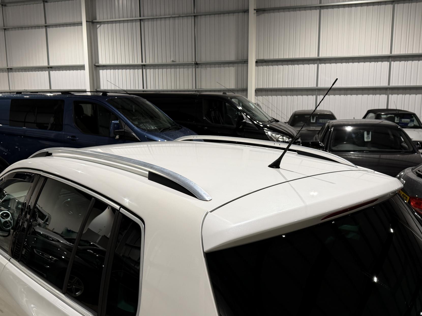 Volkswagen Tiguan 2.0 TDI Summit SUV 5dr Diesel DSG 4WD Euro 5 (140 ps)