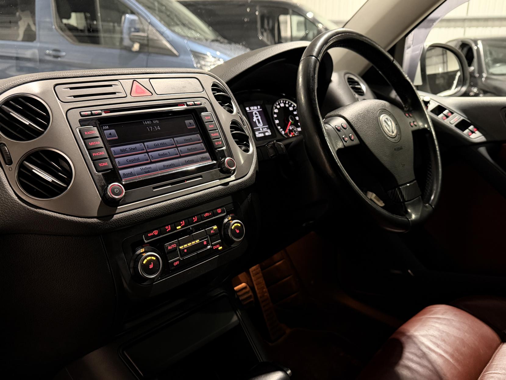 Volkswagen Tiguan 2.0 TDI Summit SUV 5dr Diesel DSG 4WD Euro 5 (140 ps)