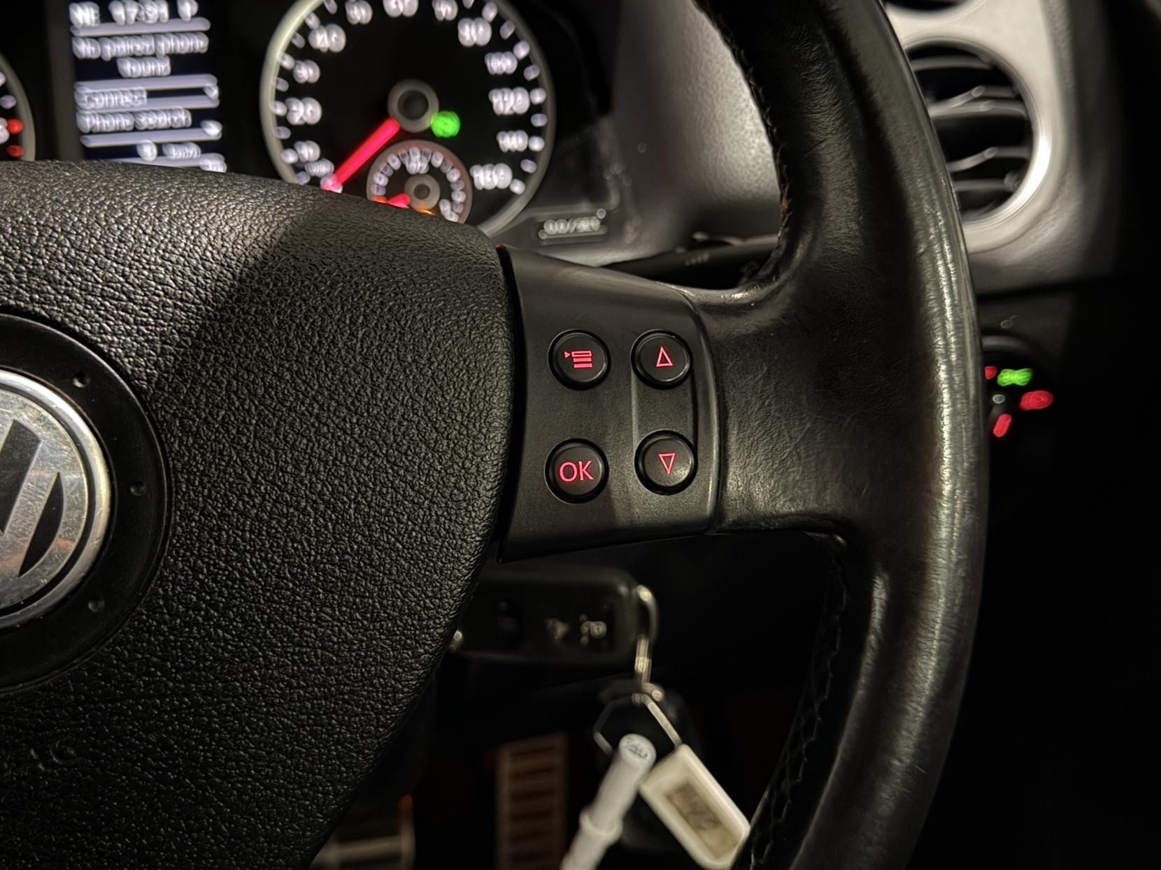 Volkswagen Tiguan 2.0 TDI Summit SUV 5dr Diesel DSG 4WD Euro 5 (140 ps)