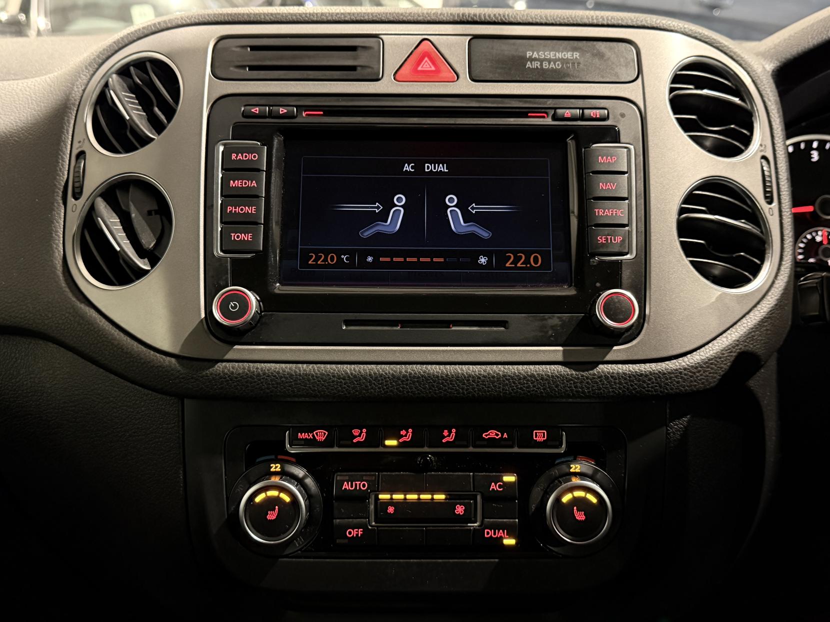 Volkswagen Tiguan 2.0 TDI Summit SUV 5dr Diesel DSG 4WD Euro 5 (140 ps)