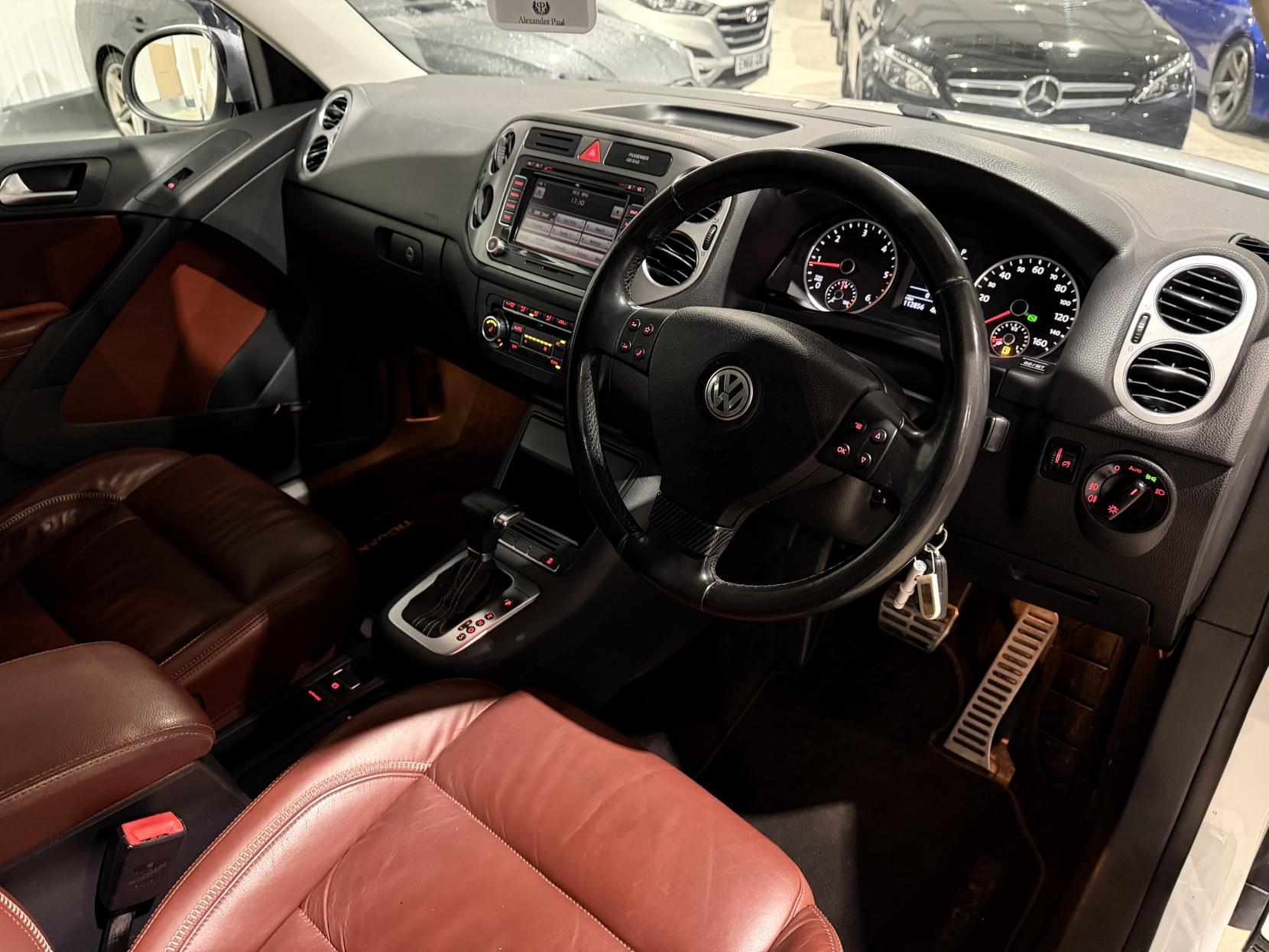 Volkswagen Tiguan 2.0 TDI Summit SUV 5dr Diesel DSG 4WD Euro 5 (140 ps)