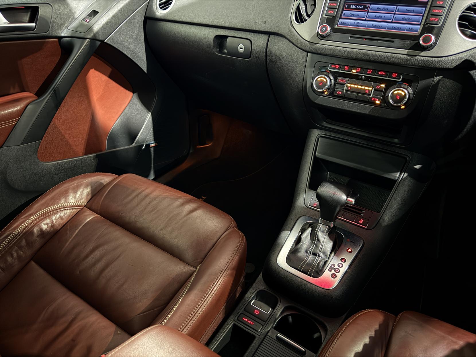 Volkswagen Tiguan 2.0 TDI Summit SUV 5dr Diesel DSG 4WD Euro 5 (140 ps)