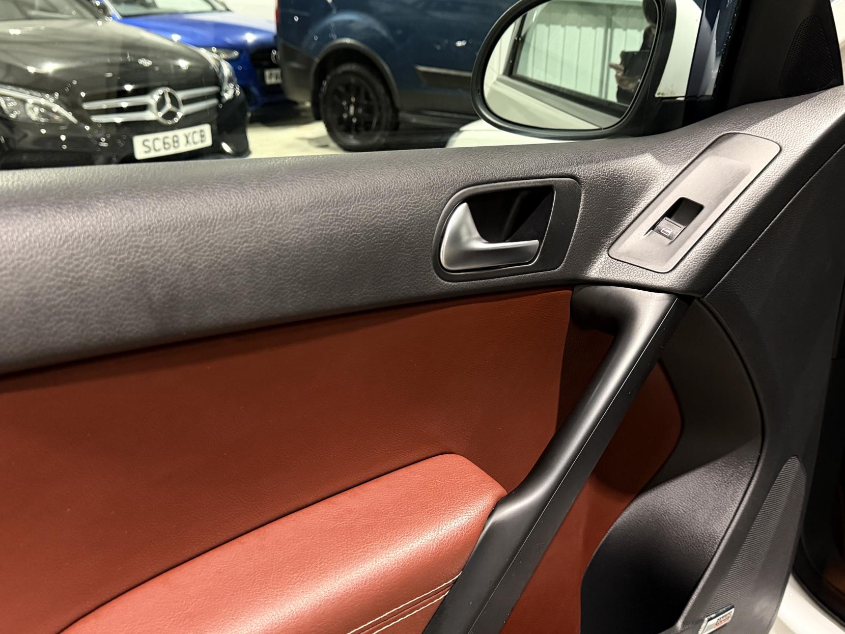 Volkswagen Tiguan 2.0 TDI Summit SUV 5dr Diesel DSG 4WD Euro 5 (140 ps)