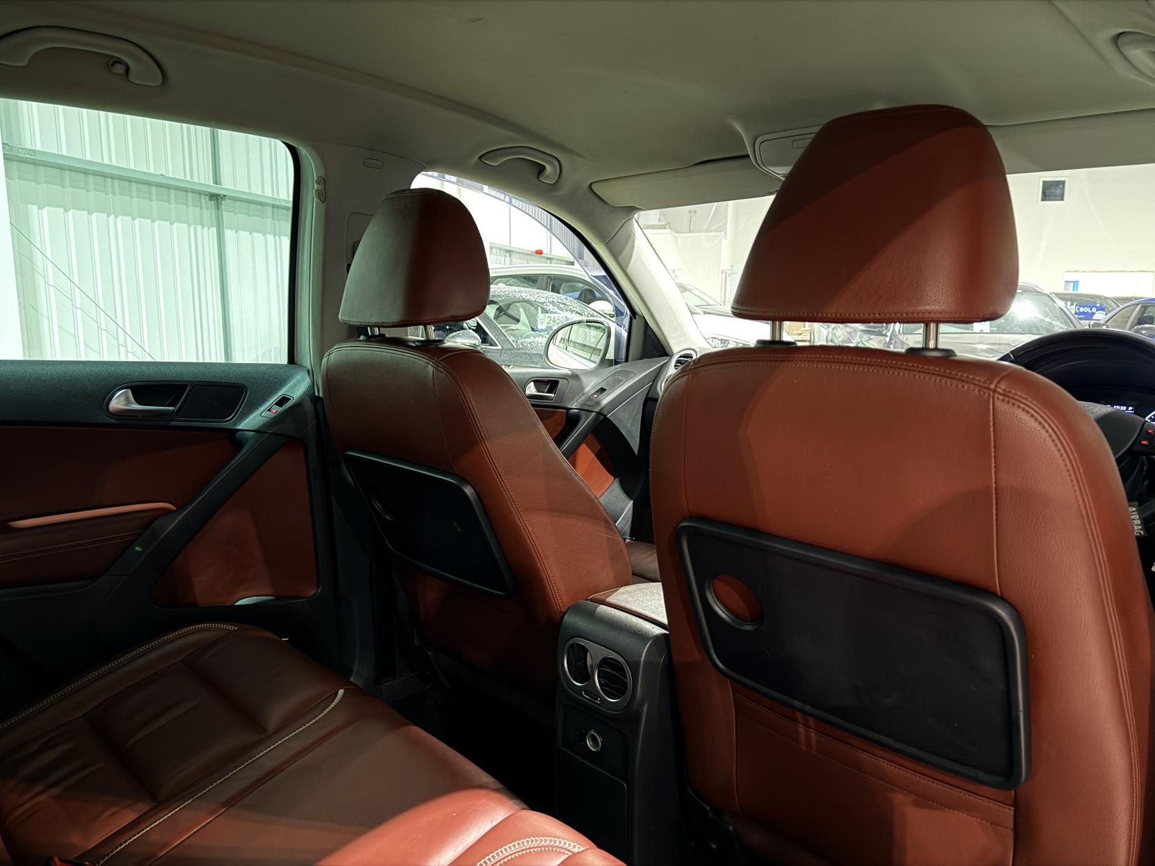 Volkswagen Tiguan 2.0 TDI Summit SUV 5dr Diesel DSG 4WD Euro 5 (140 ps)