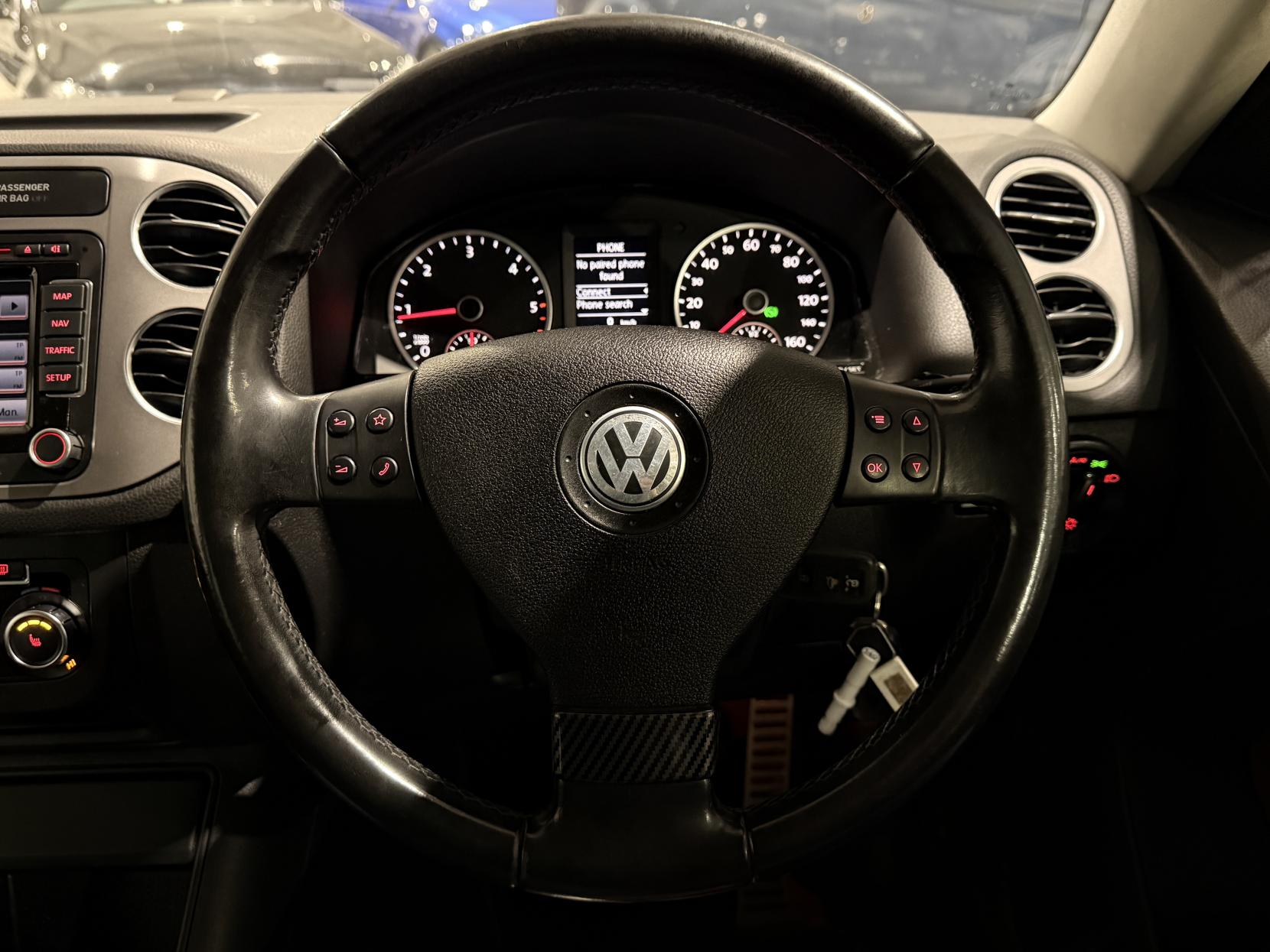 Volkswagen Tiguan 2.0 TDI Summit SUV 5dr Diesel DSG 4WD Euro 5 (140 ps)