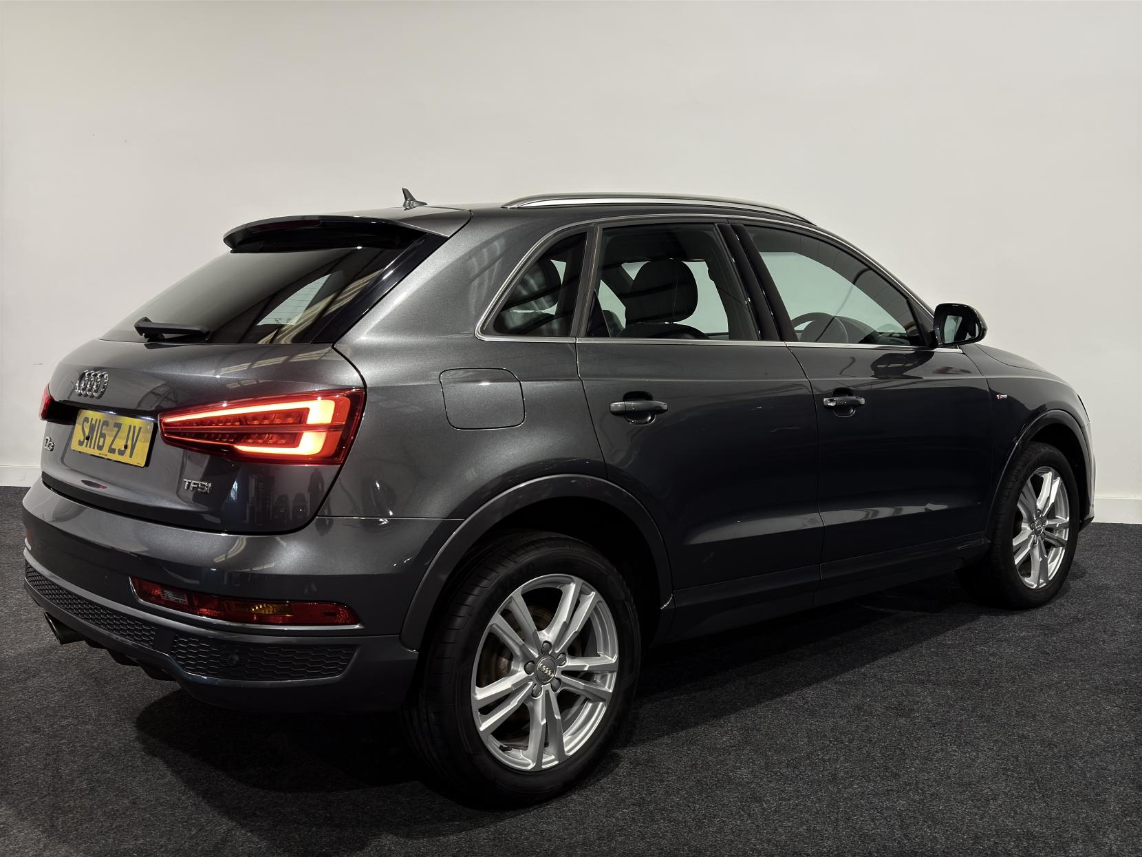 Audi Q3 1.4 TFSI CoD S line SUV 5dr Petrol Manual Euro 6 (s/s) (150 ps)