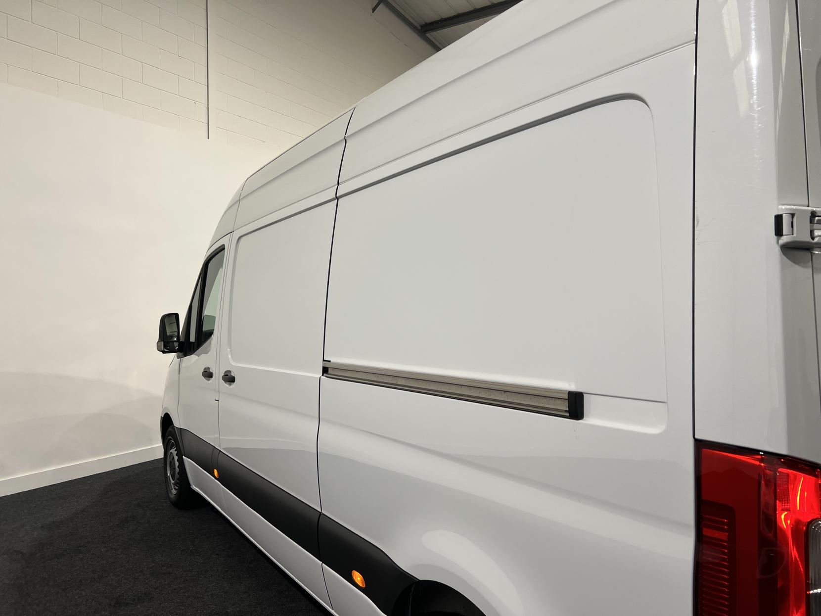 Mercedes-Benz Sprinter 2.0 315 CDI Premium Panel Van 5dr Diesel Manual FWD L2 H1 Euro 6 (s/s) (150 ps)