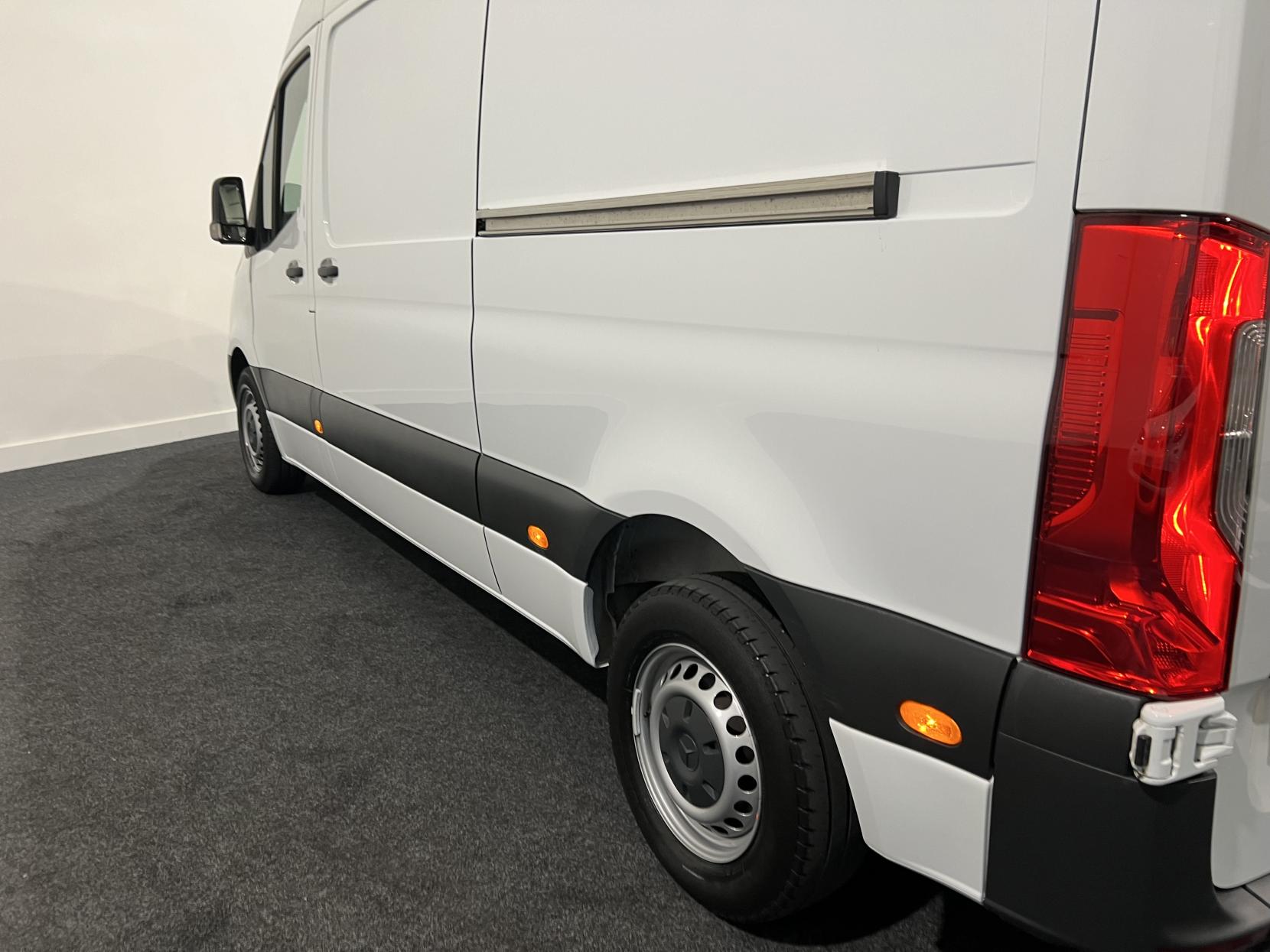 Mercedes-Benz Sprinter 2.0 315 CDI Premium Panel Van 5dr Diesel Manual FWD L2 H1 Euro 6 (s/s) (150 ps)