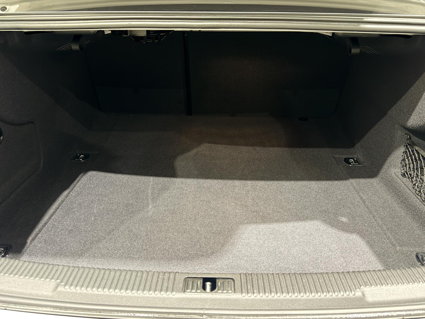 Audi A6 Saloon 2.0 TDI ultra Black Edition Saloon 4dr Diesel S Tronic Euro 6 (s/s) (190 ps)