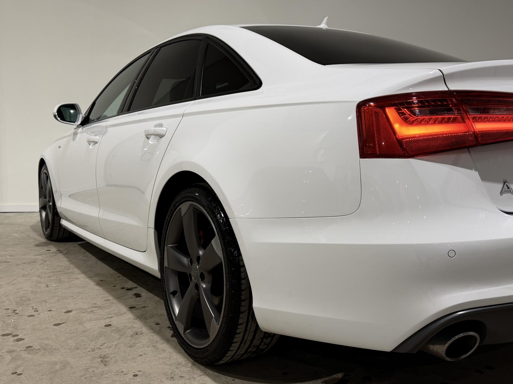 Audi A6 Saloon 2.0 TDI ultra Black Edition Saloon 4dr Diesel S Tronic Euro 6 (s/s) (190 ps)