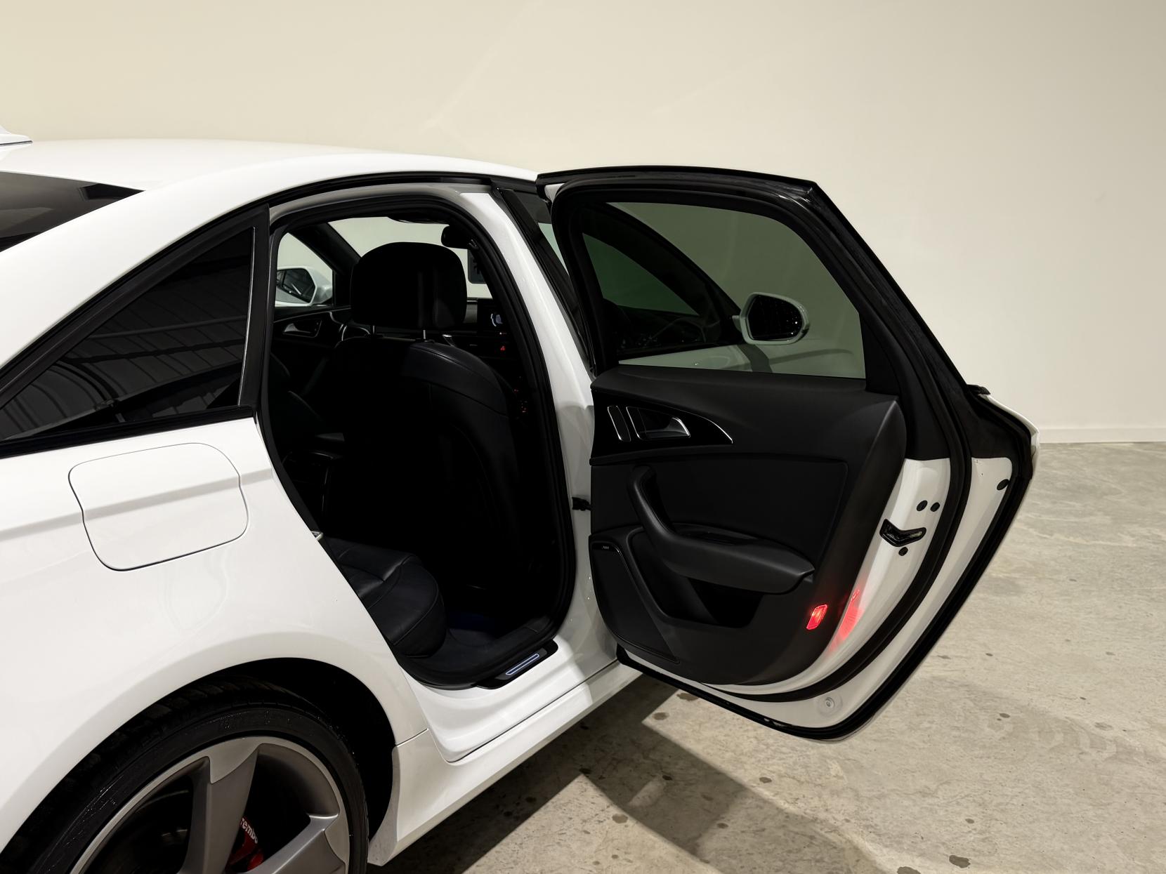 Audi A6 Saloon 2.0 TDI ultra Black Edition Saloon 4dr Diesel S Tronic Euro 6 (s/s) (190 ps)