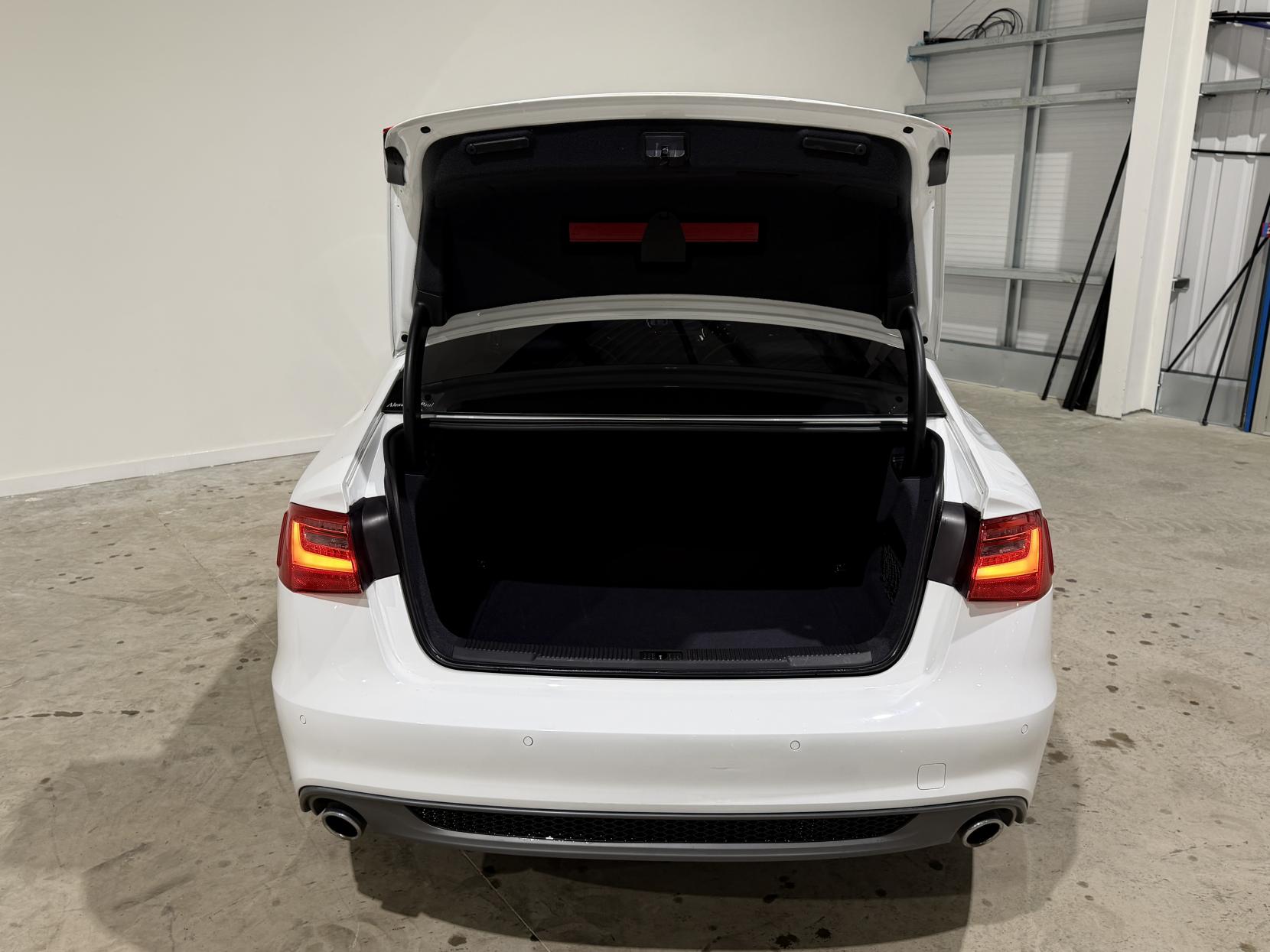 Audi A6 Saloon 2.0 TDI ultra Black Edition Saloon 4dr Diesel S Tronic Euro 6 (s/s) (190 ps)