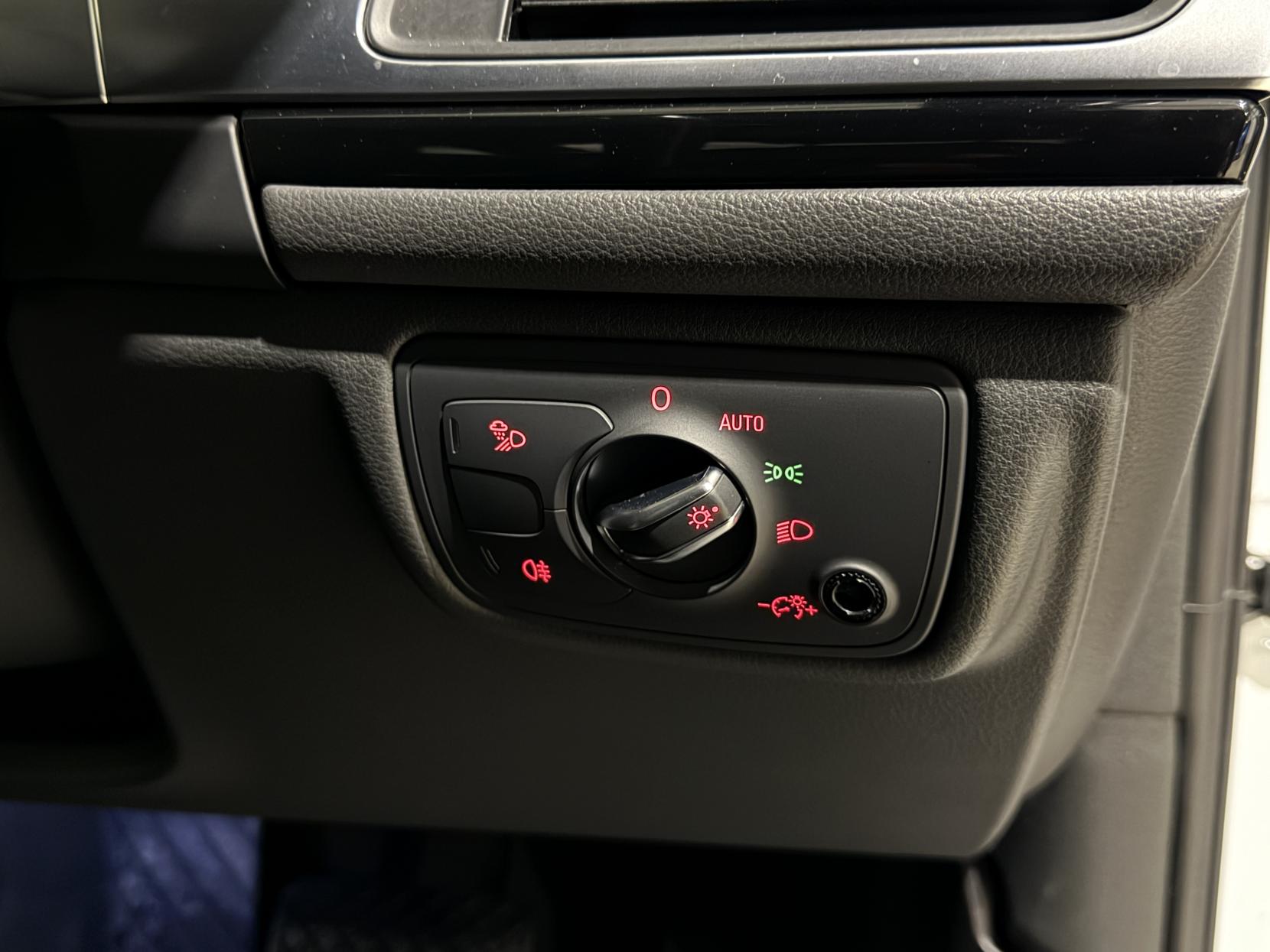 Audi A6 Saloon 2.0 TDI ultra Black Edition Saloon 4dr Diesel S Tronic Euro 6 (s/s) (190 ps)