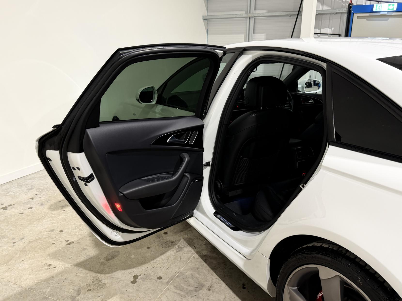 Audi A6 Saloon 2.0 TDI ultra Black Edition Saloon 4dr Diesel S Tronic Euro 6 (s/s) (190 ps)