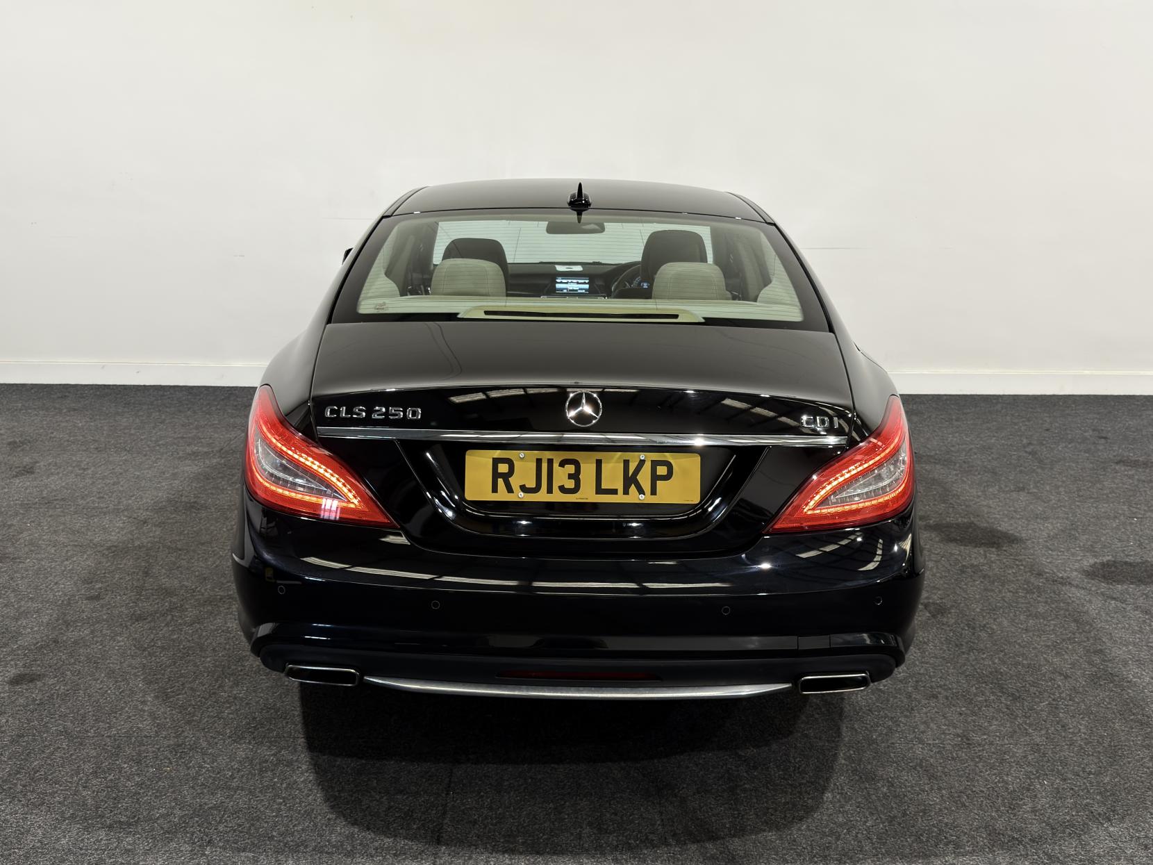Mercedes-Benz CLS 2.1 CLS250 CDI AMG Sport Coupe 4dr Diesel G-Tronic+ Euro 5 (s/s) (204 ps)