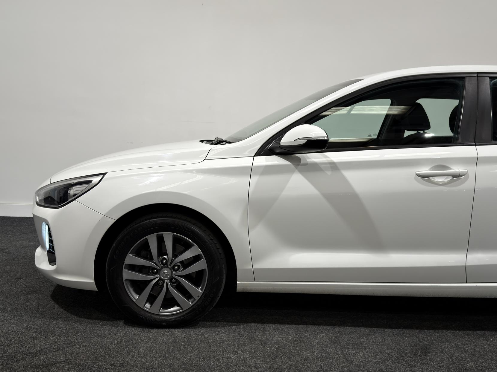 Hyundai i30 1.6 CRDi Blue Drive SE Hatchback 5dr Diesel Manual Euro 6 (s/s) (110 ps)