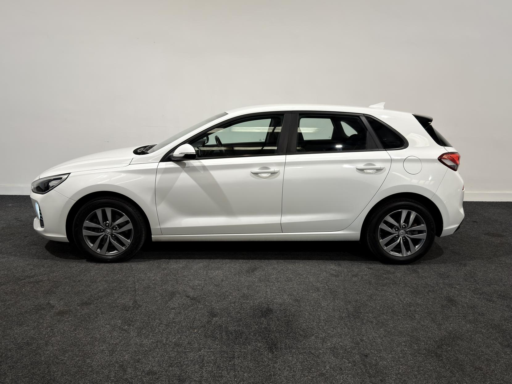 Hyundai i30 1.6 CRDi Blue Drive SE Hatchback 5dr Diesel Manual Euro 6 (s/s) (110 ps)