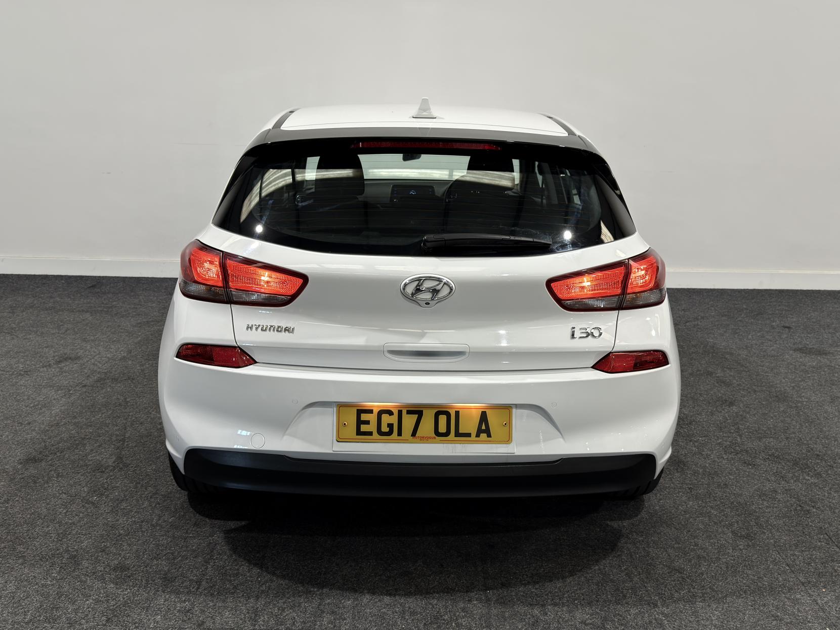 Hyundai i30 1.6 CRDi Blue Drive SE Hatchback 5dr Diesel Manual Euro 6 (s/s) (110 ps)