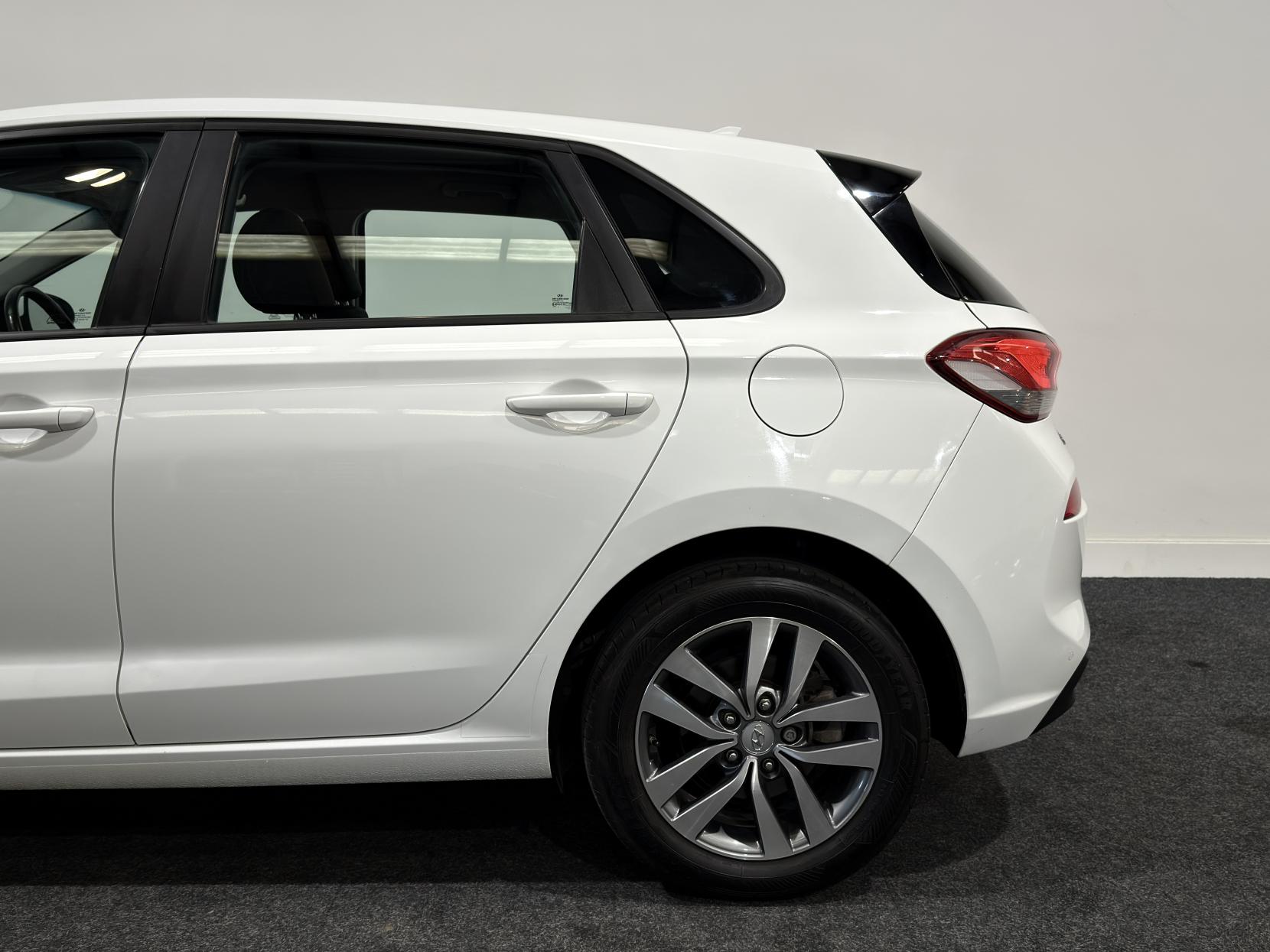Hyundai i30 1.6 CRDi Blue Drive SE Hatchback 5dr Diesel Manual Euro 6 (s/s) (110 ps)