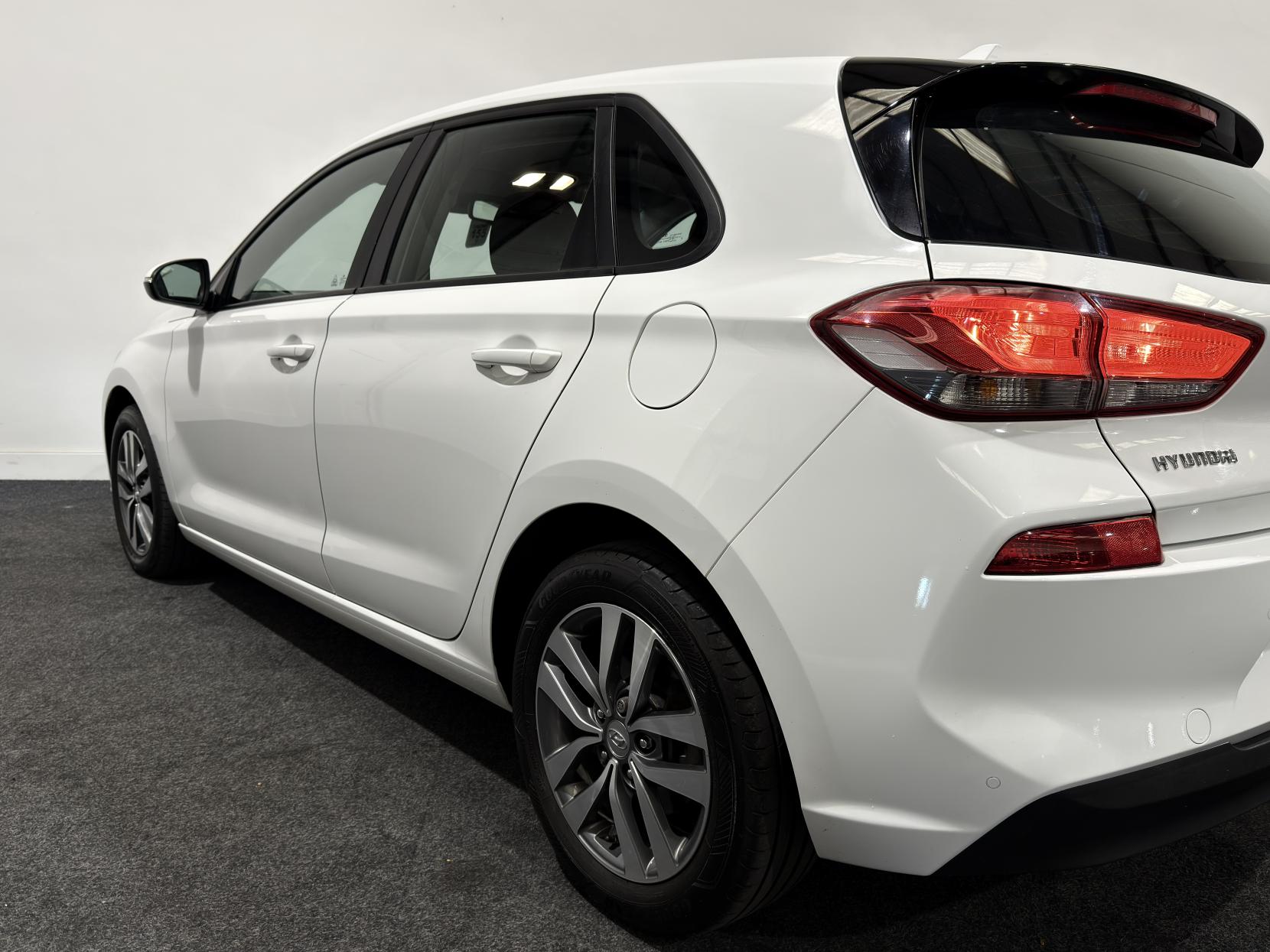 Hyundai i30 1.6 CRDi Blue Drive SE Hatchback 5dr Diesel Manual Euro 6 (s/s) (110 ps)