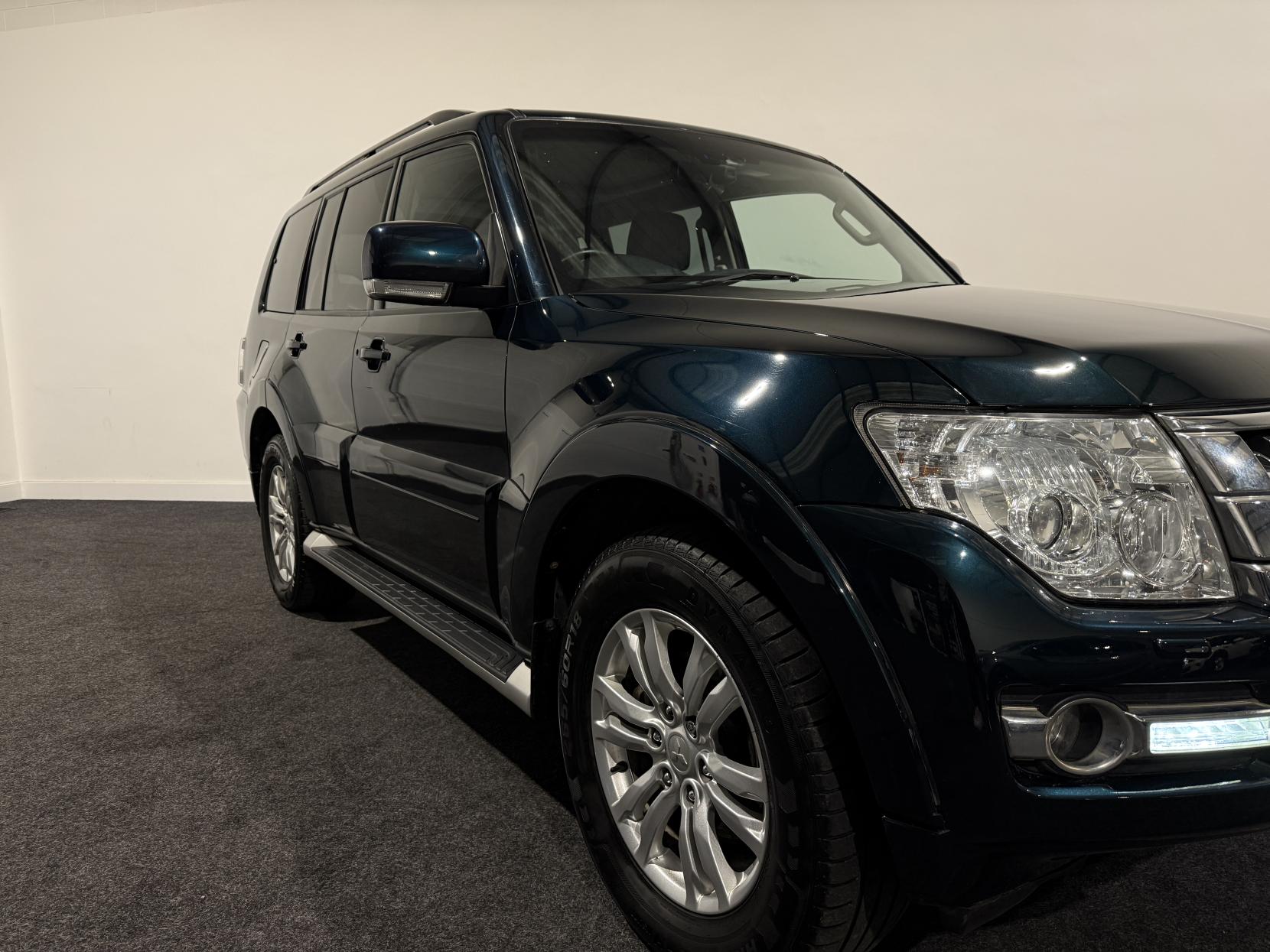 Mitsubishi Shogun 3.2 DI-DC SG3 SUV 5dr Diesel Auto 4WD Euro 6 LWB (187 ps)