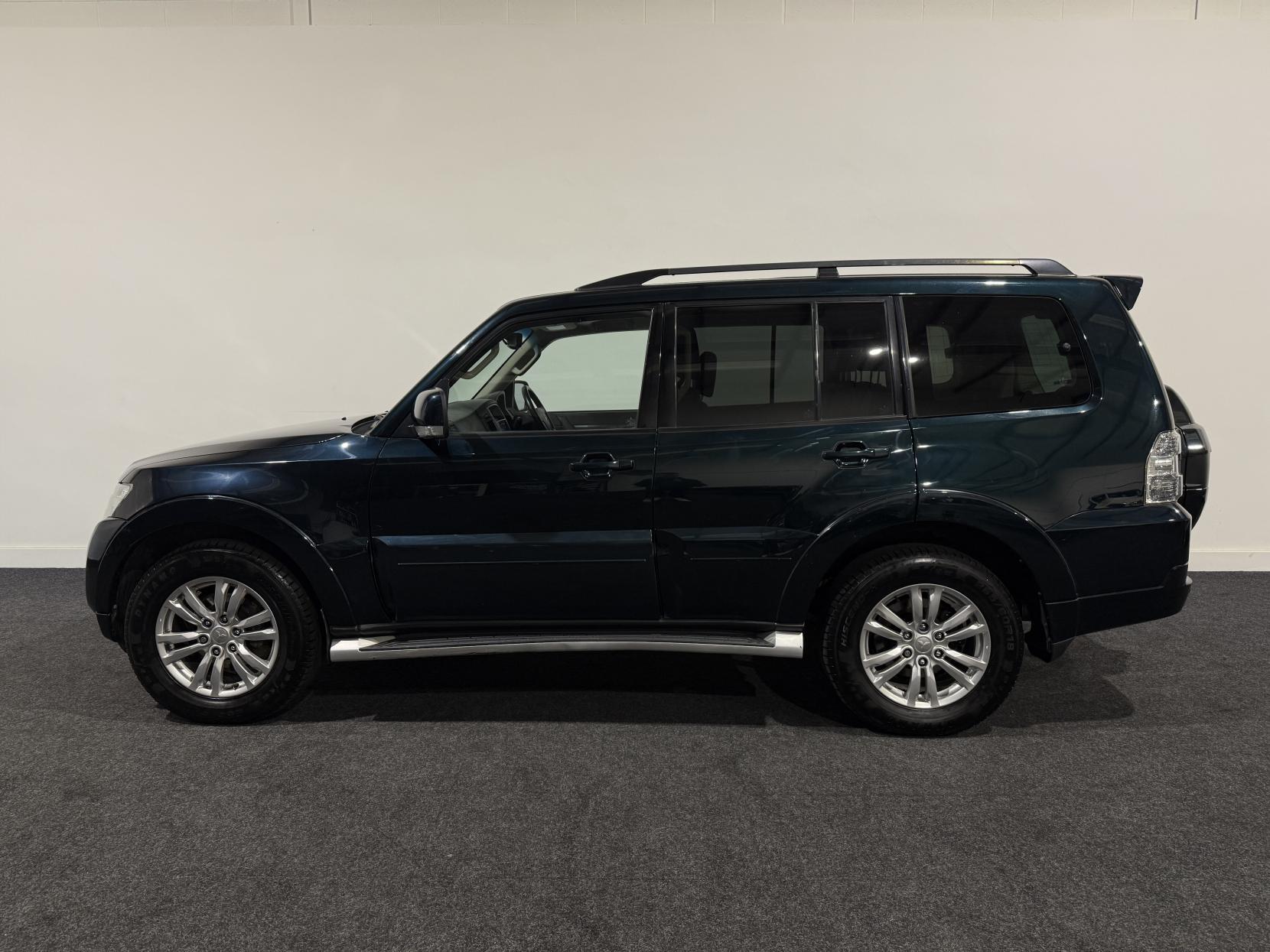 Mitsubishi Shogun 3.2 DI-DC SG3 SUV 5dr Diesel Auto 4WD Euro 6 LWB (187 ps)