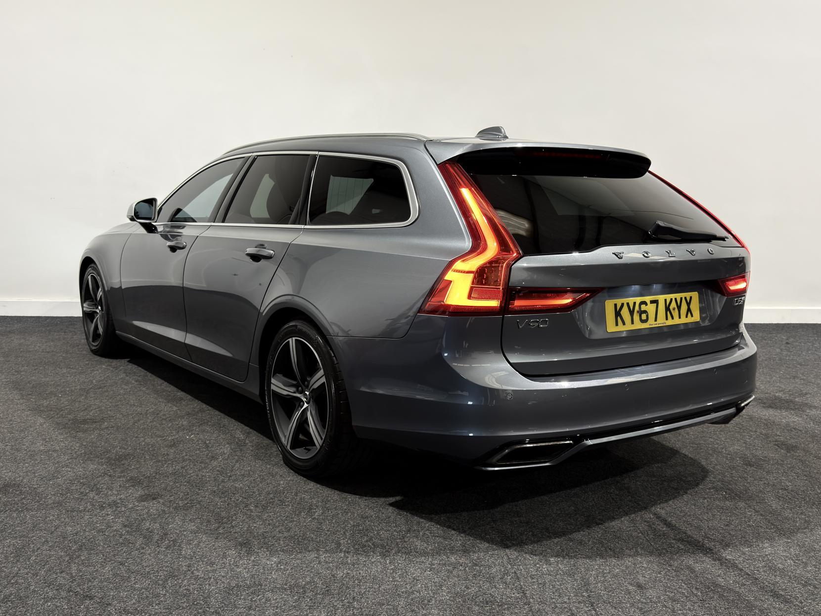 Volvo V90 2.0 D5 PowerPulse R-Design Pro Estate 5dr Diesel Auto AWD Euro 6 (s/s) (235 ps)