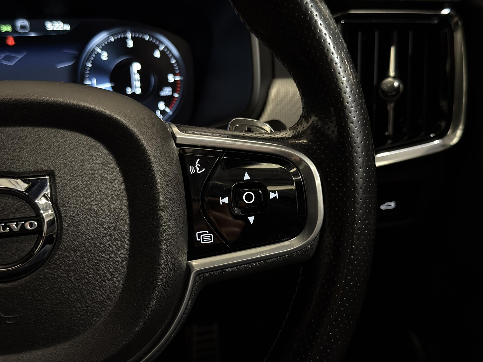 Volvo V90 2.0 D5 PowerPulse R-Design Pro Estate 5dr Diesel Auto AWD Euro 6 (s/s) (235 ps)