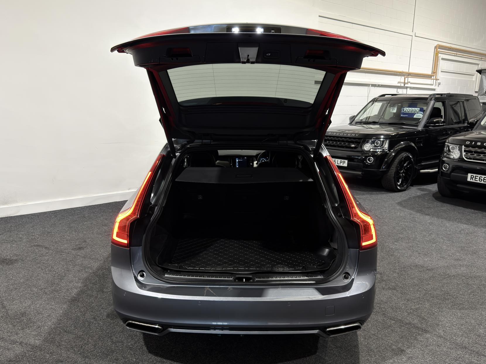 Volvo V90 2.0 D5 PowerPulse R-Design Pro Estate 5dr Diesel Auto AWD Euro 6 (s/s) (235 ps)