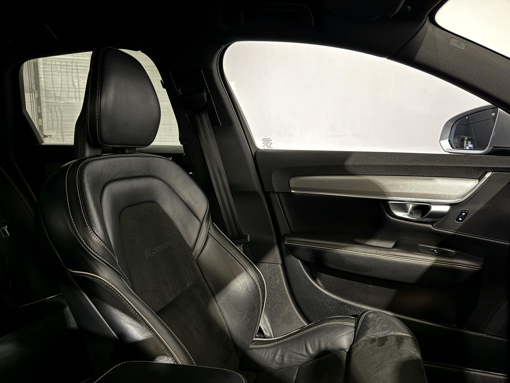 Volvo V90 2.0 D5 PowerPulse R-Design Pro Estate 5dr Diesel Auto AWD Euro 6 (s/s) (235 ps)