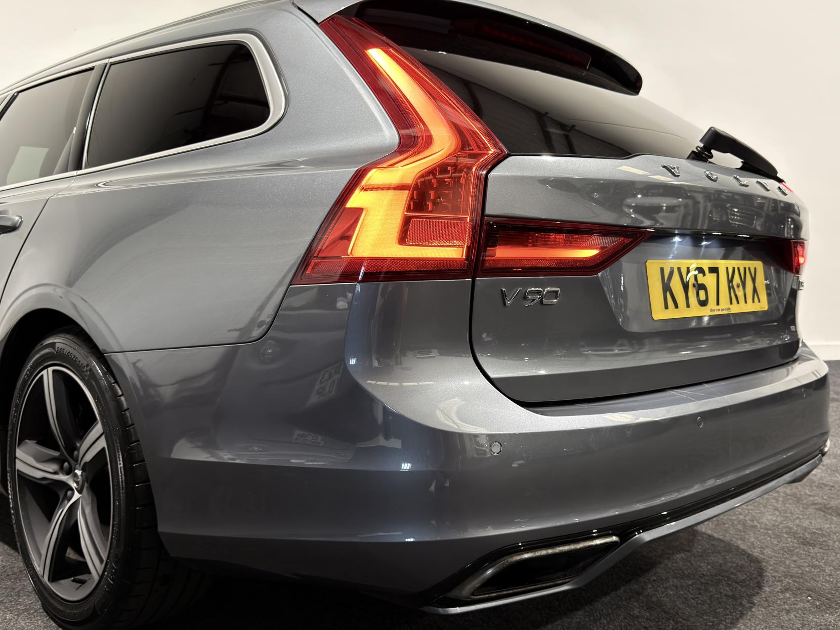 Volvo V90 2.0 D5 PowerPulse R-Design Pro Estate 5dr Diesel Auto AWD Euro 6 (s/s) (235 ps)