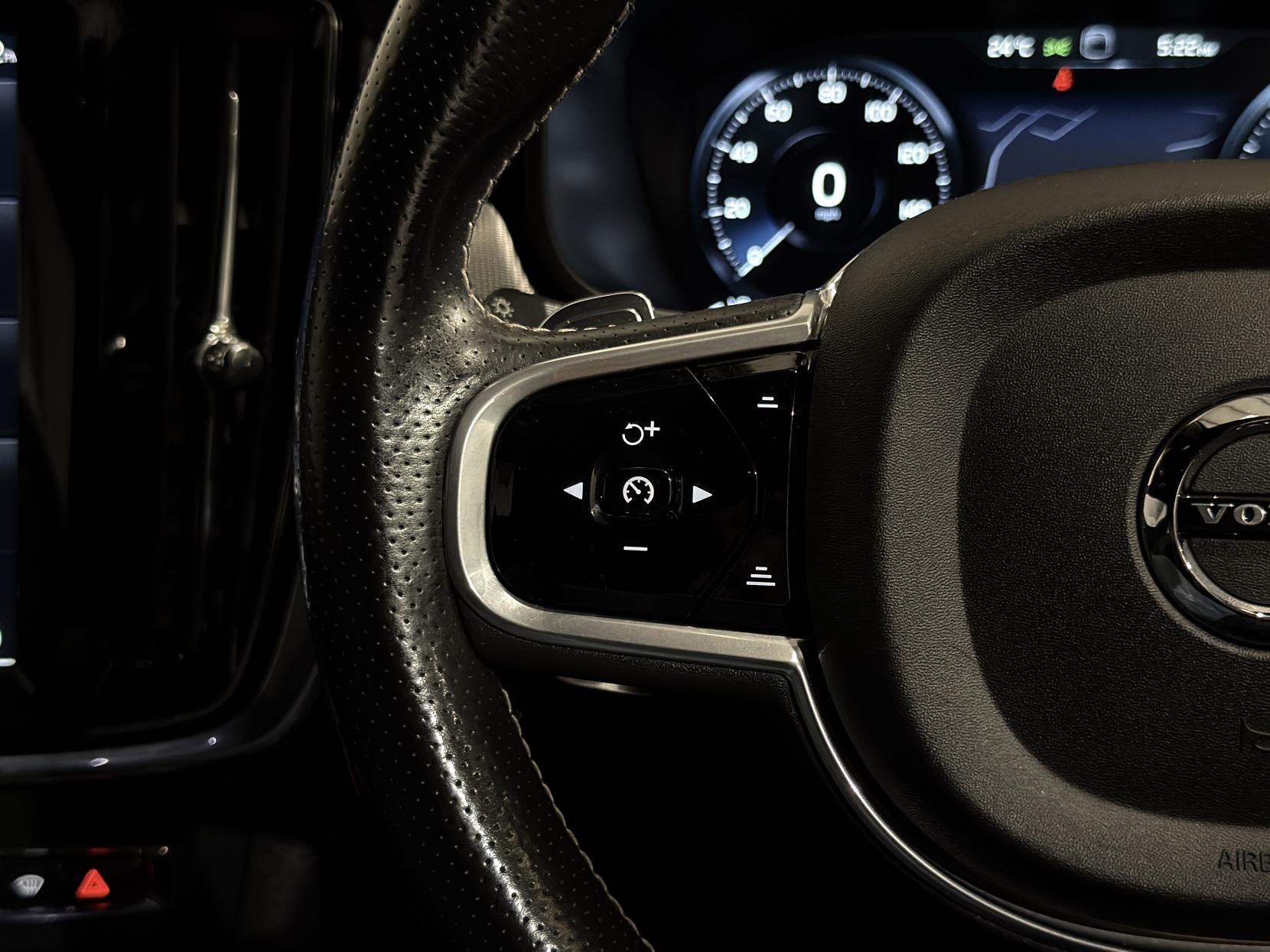 Volvo V90 2.0 D5 PowerPulse R-Design Pro Estate 5dr Diesel Auto AWD Euro 6 (s/s) (235 ps)