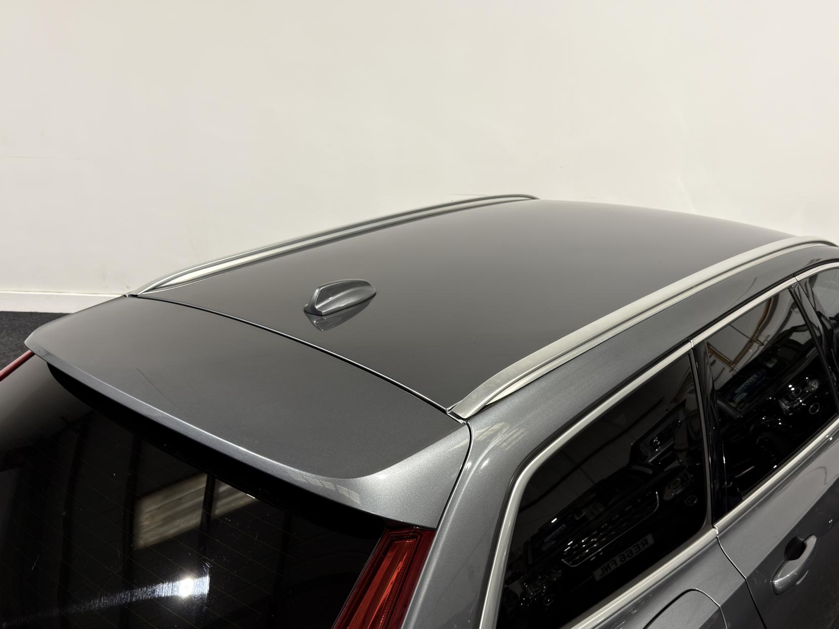 Volvo V90 2.0 D5 PowerPulse R-Design Pro Estate 5dr Diesel Auto AWD Euro 6 (s/s) (235 ps)