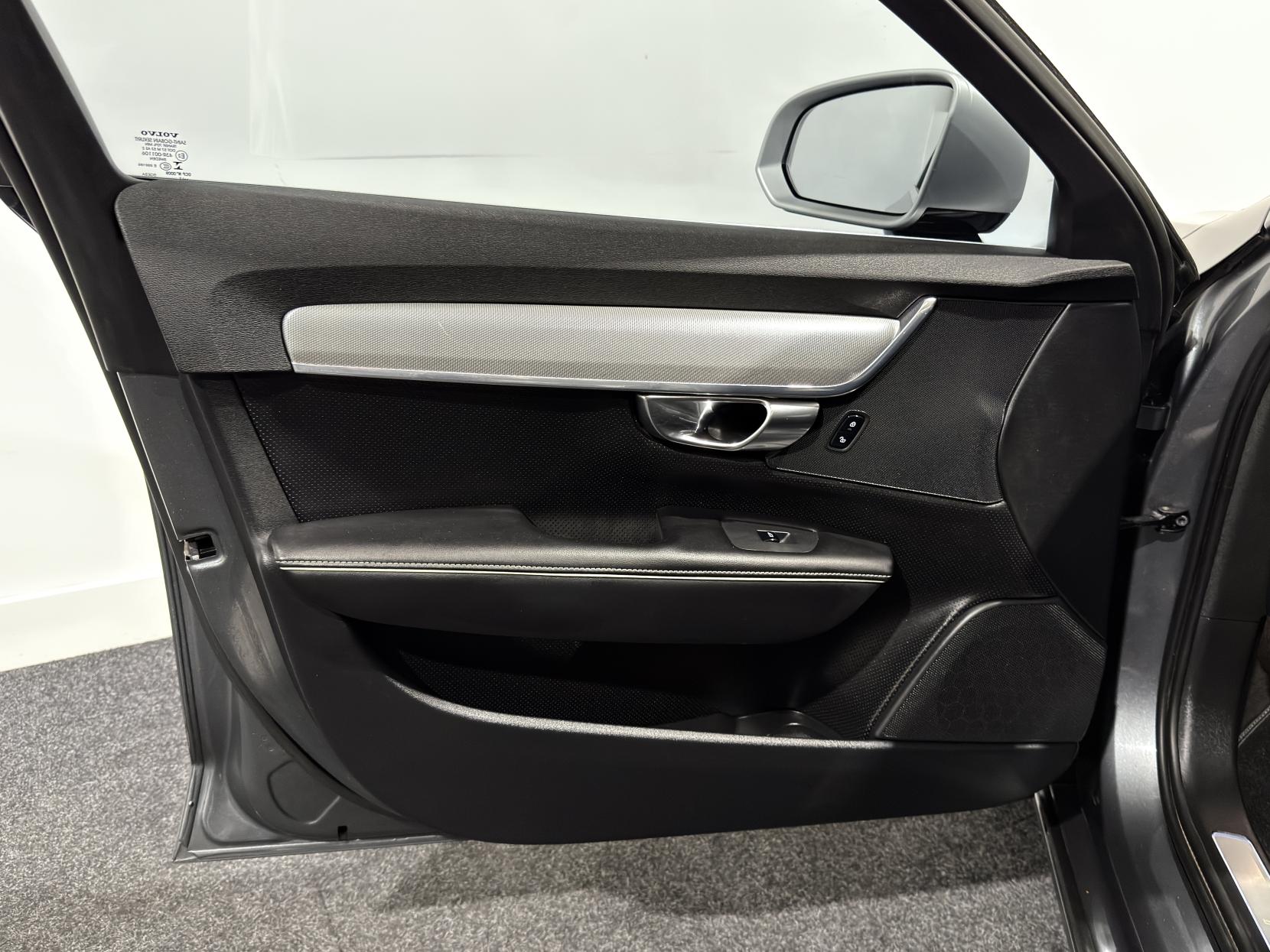 Volvo V90 2.0 D5 PowerPulse R-Design Pro Estate 5dr Diesel Auto AWD Euro 6 (s/s) (235 ps)