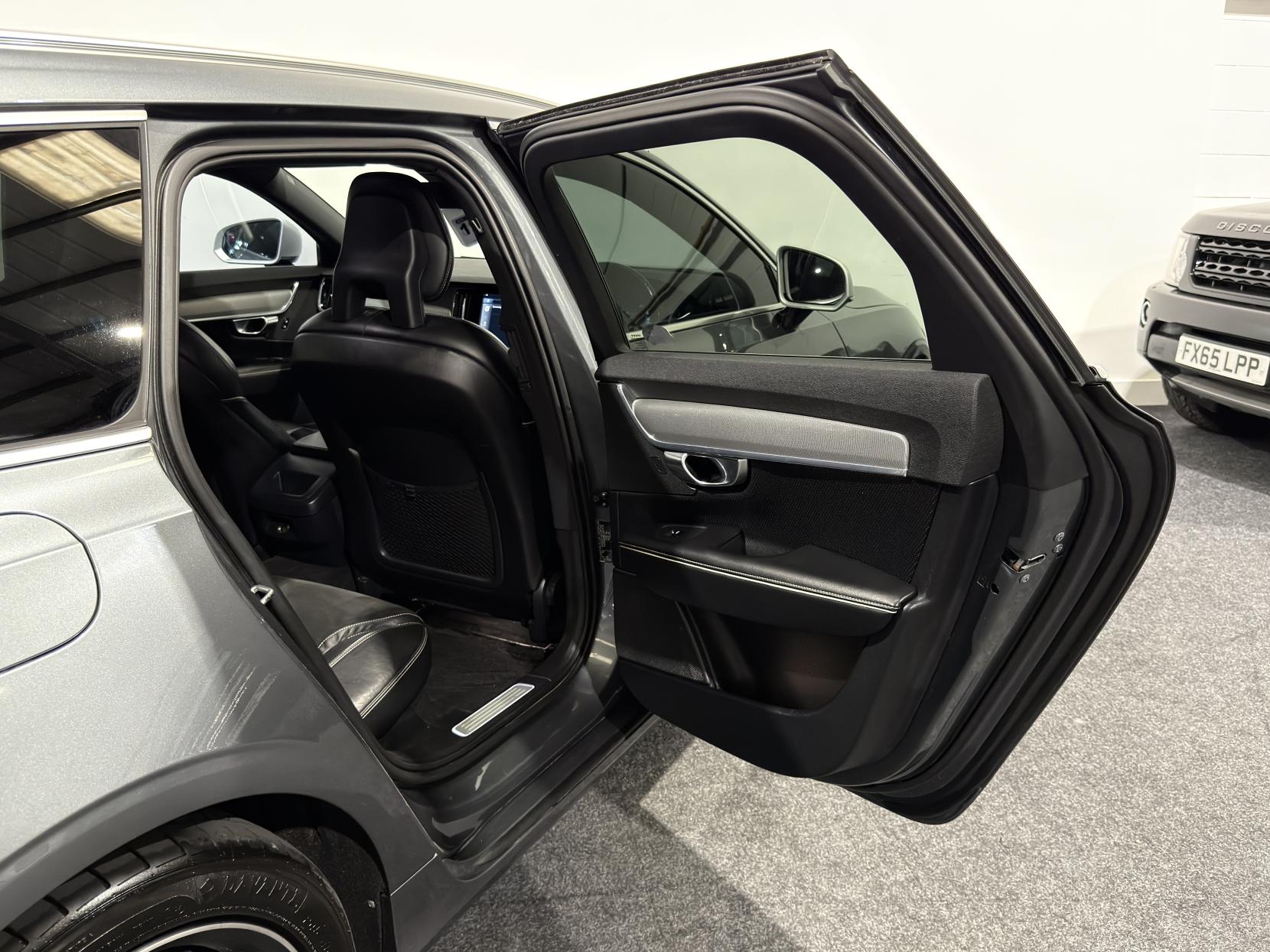 Volvo V90 2.0 D5 PowerPulse R-Design Pro Estate 5dr Diesel Auto AWD Euro 6 (s/s) (235 ps)