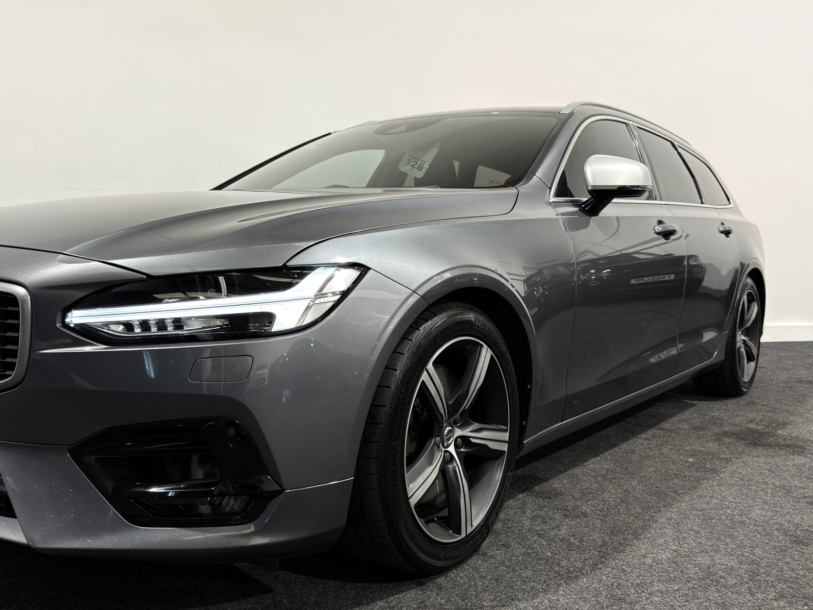 Volvo V90 2.0 D5 PowerPulse R-Design Pro Estate 5dr Diesel Auto AWD Euro 6 (s/s) (235 ps)