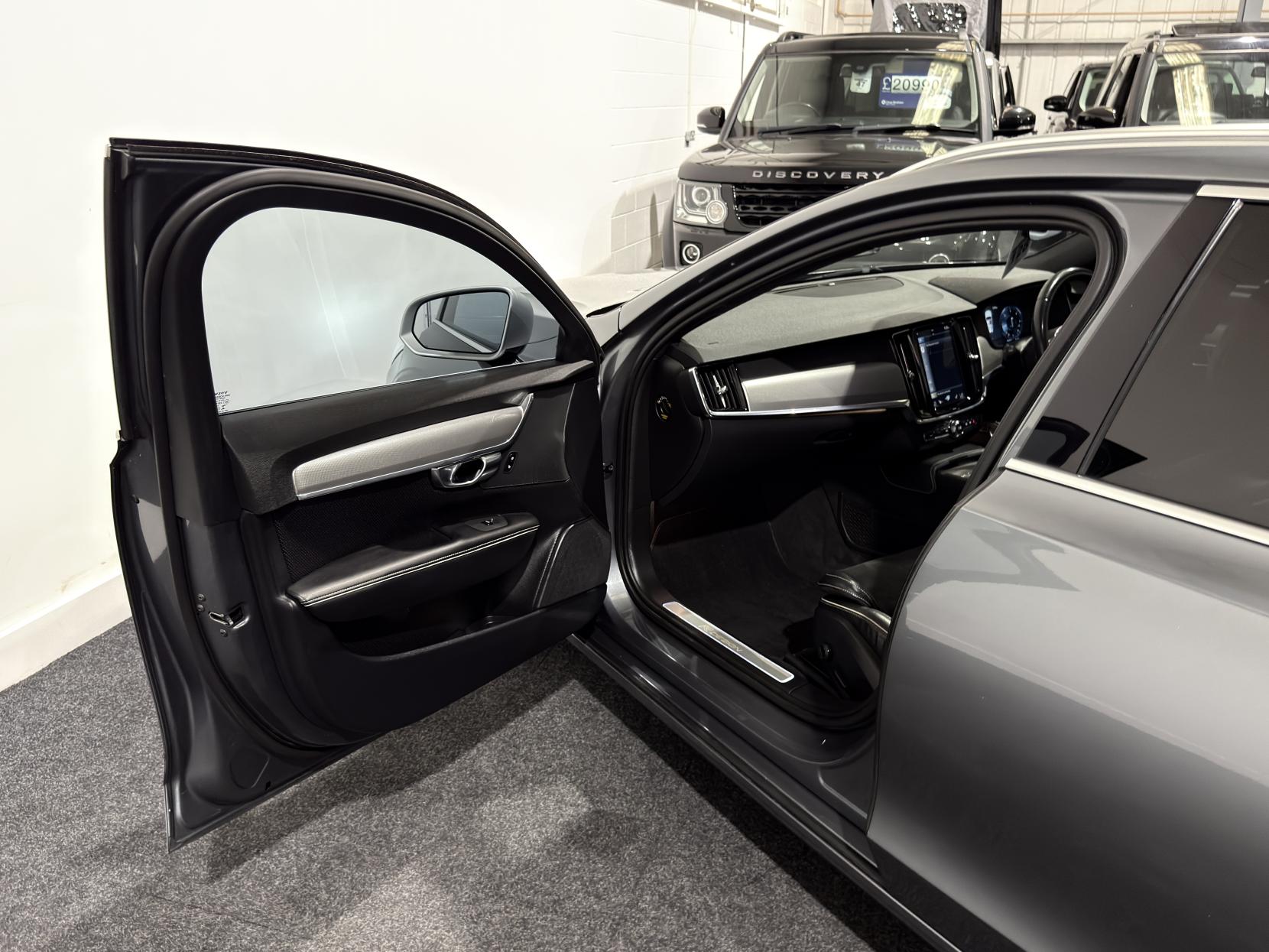 Volvo V90 2.0 D5 PowerPulse R-Design Pro Estate 5dr Diesel Auto AWD Euro 6 (s/s) (235 ps)
