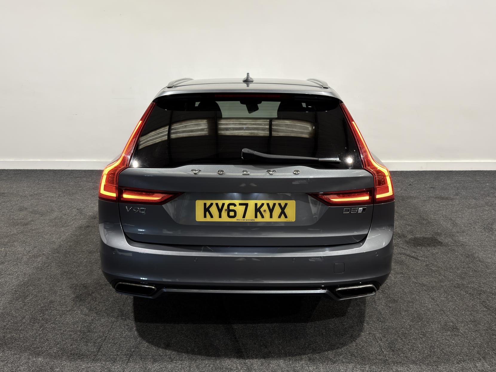 Volvo V90 2.0 D5 PowerPulse R-Design Pro Estate 5dr Diesel Auto AWD Euro 6 (s/s) (235 ps)