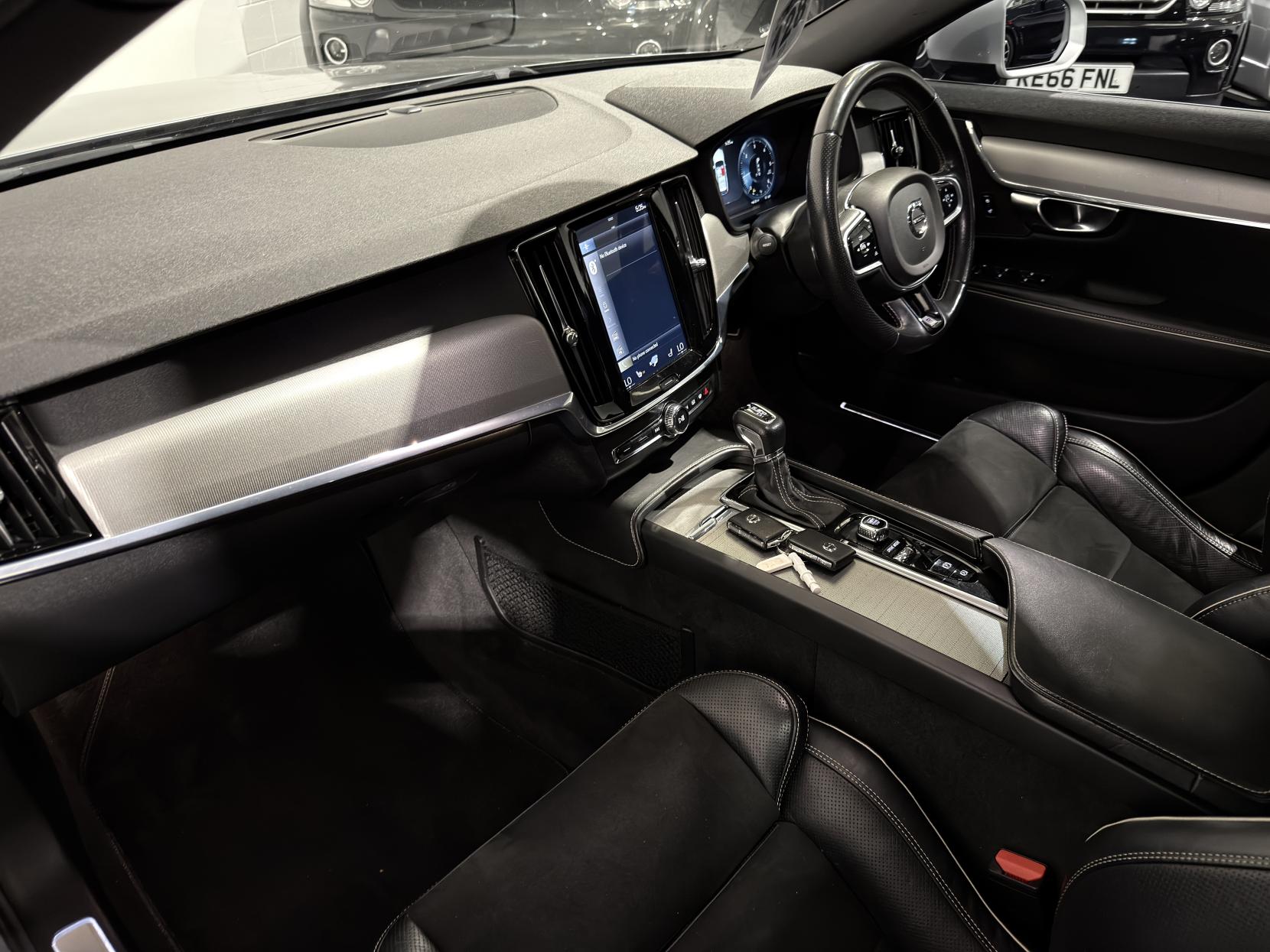 Volvo V90 2.0 D5 PowerPulse R-Design Pro Estate 5dr Diesel Auto AWD Euro 6 (s/s) (235 ps)