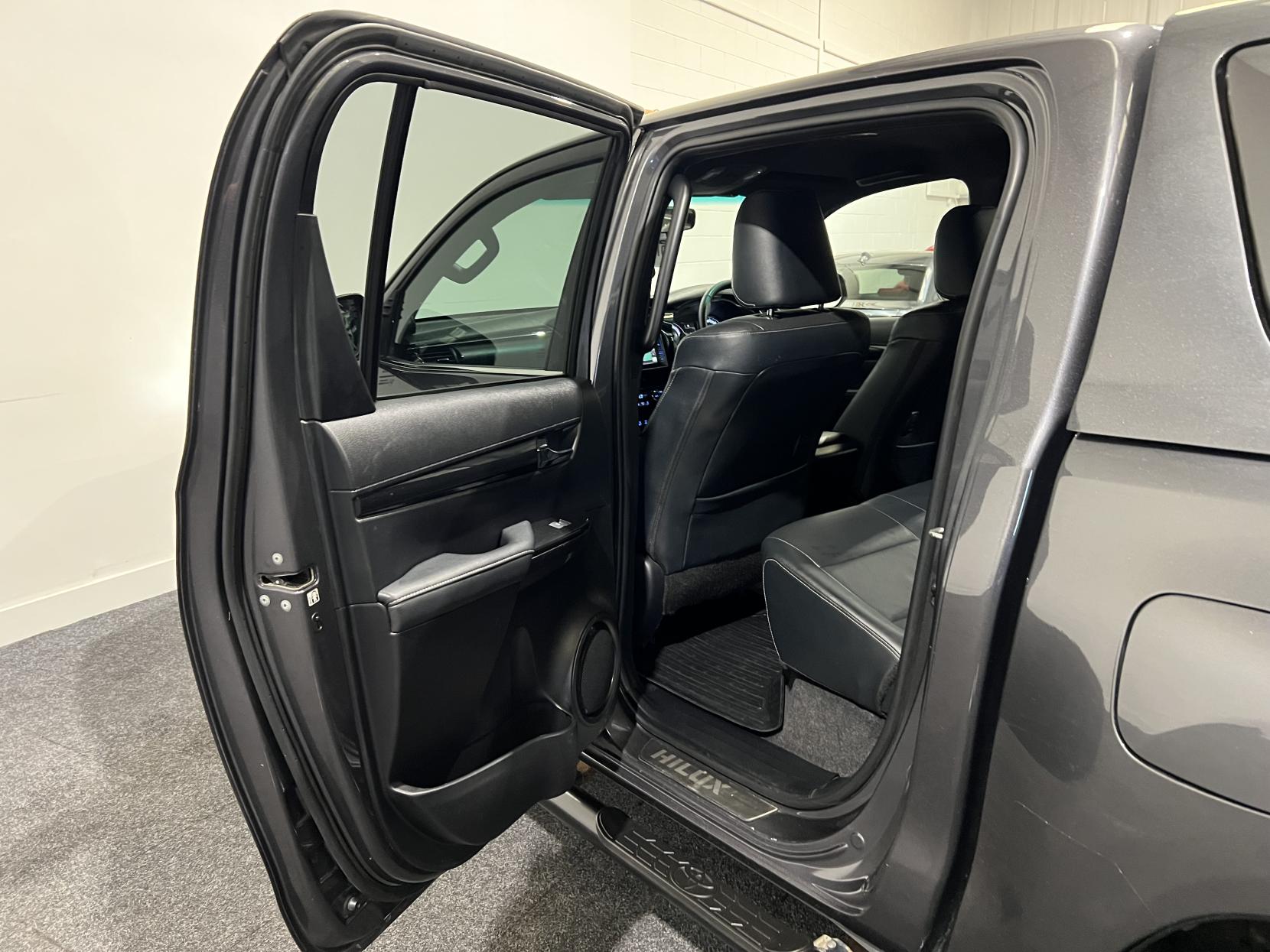 Toyota Hilux 2.4 D-4D Invincible X Pickup Double Cab 4dr Diesel Auto 4WD Euro 6 (s/s) (TSS) (150 ps)