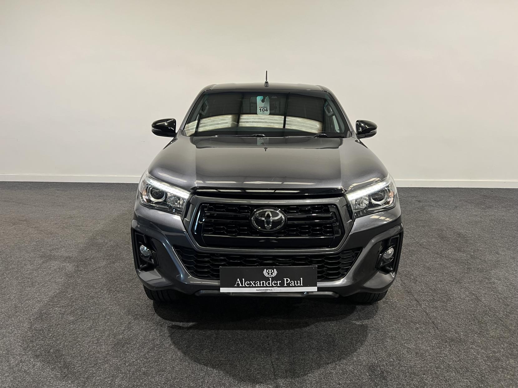 Toyota Hilux 2.4 D-4D Invincible X Pickup Double Cab 4dr Diesel Auto 4WD Euro 6 (s/s) (TSS) (150 ps)