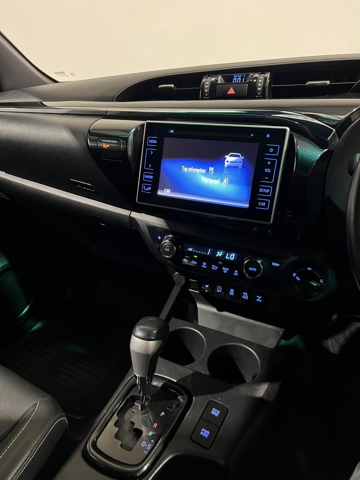 Toyota Hilux 2.4 D-4D Invincible X Pickup Double Cab 4dr Diesel Auto 4WD Euro 6 (s/s) (TSS) (150 ps)
