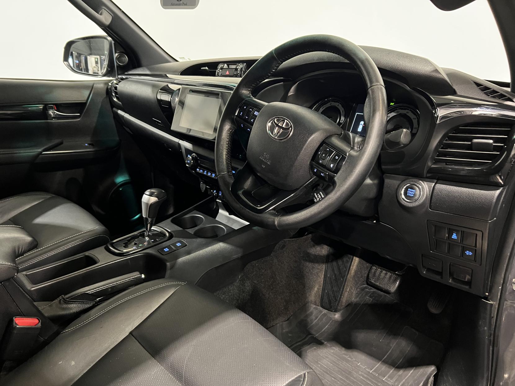Toyota Hilux 2.4 D-4D Invincible X Pickup Double Cab 4dr Diesel Auto 4WD Euro 6 (s/s) (TSS) (150 ps)