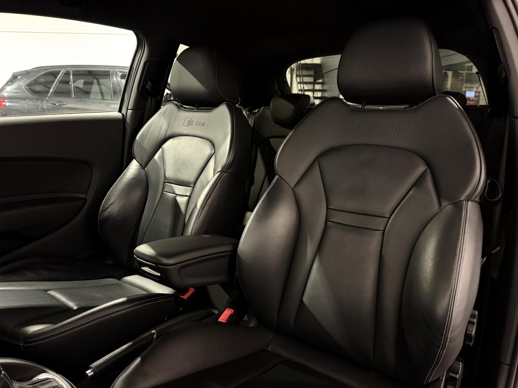 Audi A1 1.4 TFSI CoD Black Edition Hatchback 3dr Petrol S Tronic Euro 5 (s/s) (140 ps)