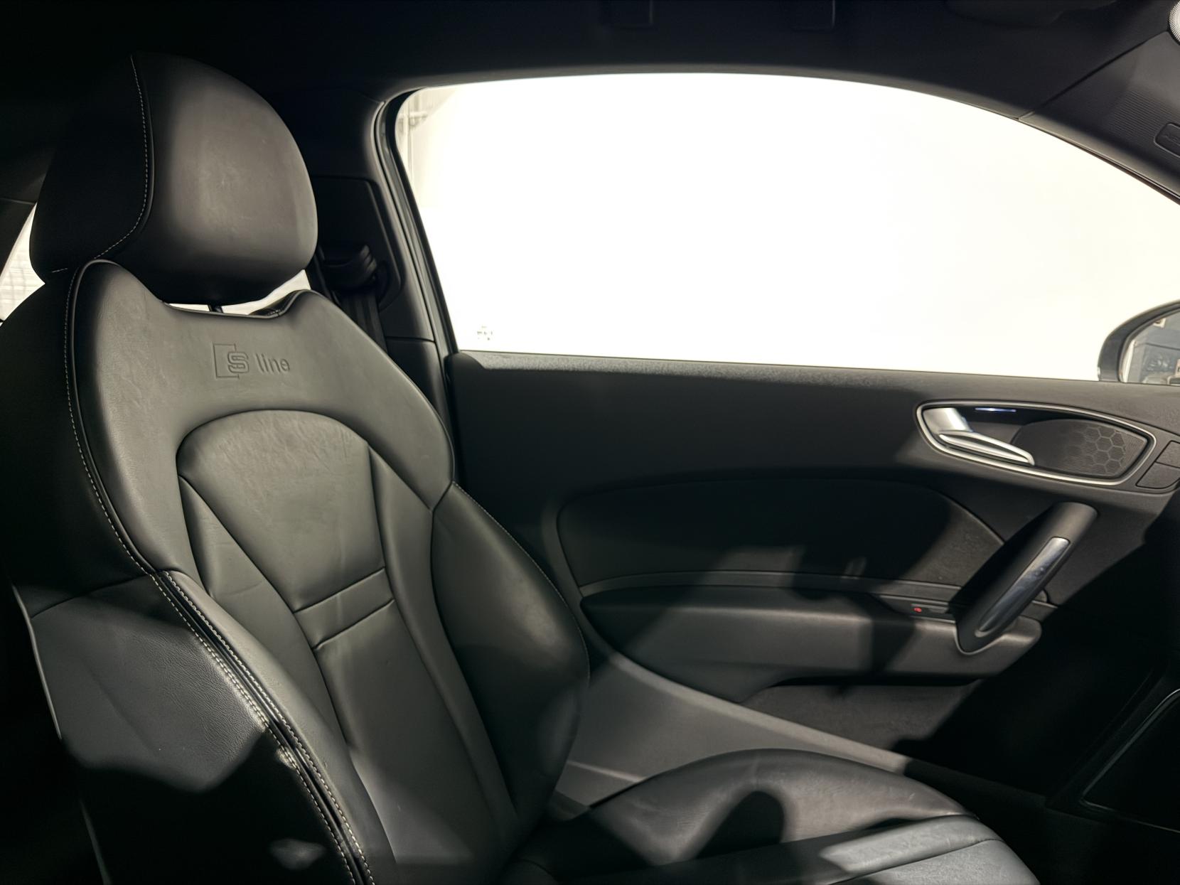 Audi A1 1.4 TFSI CoD Black Edition Hatchback 3dr Petrol S Tronic Euro 5 (s/s) (140 ps)