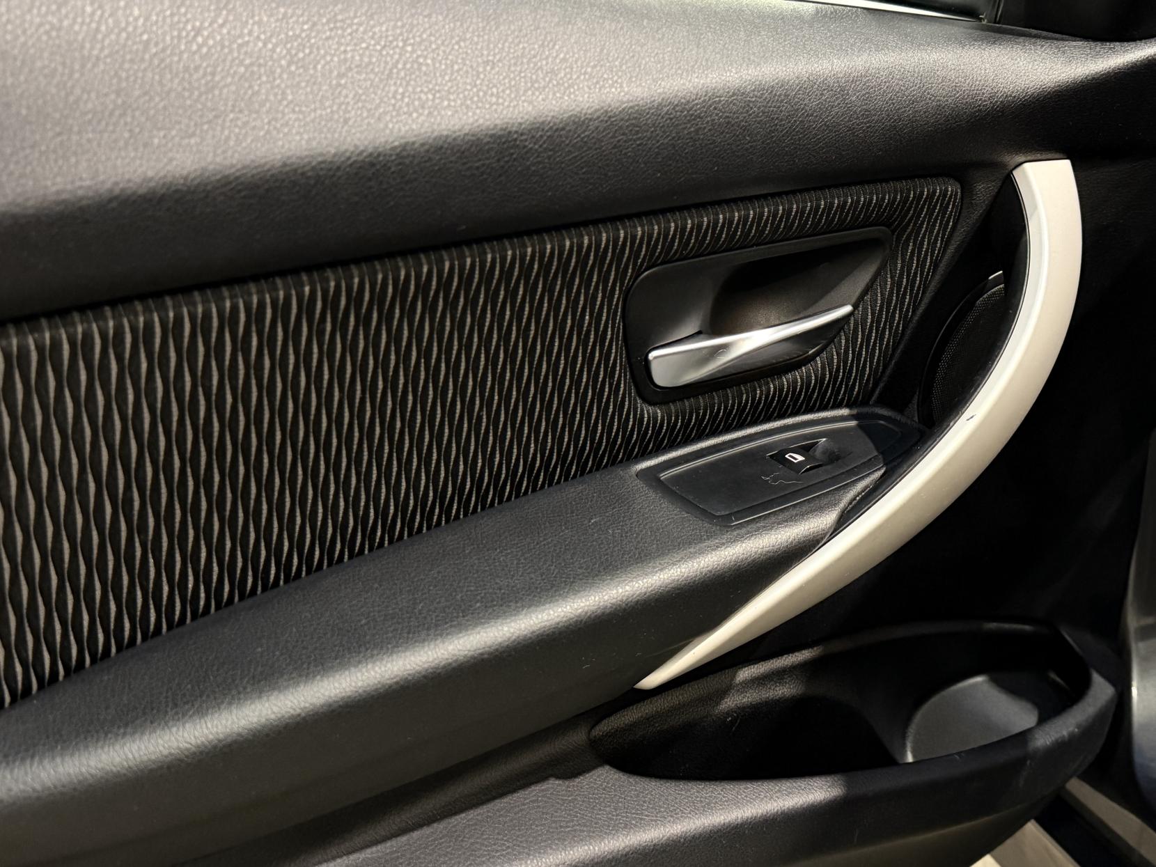 BMW 3 Series 2.0 320i SE Touring 5dr Petrol Auto Euro 6 (s/s) (184 ps)