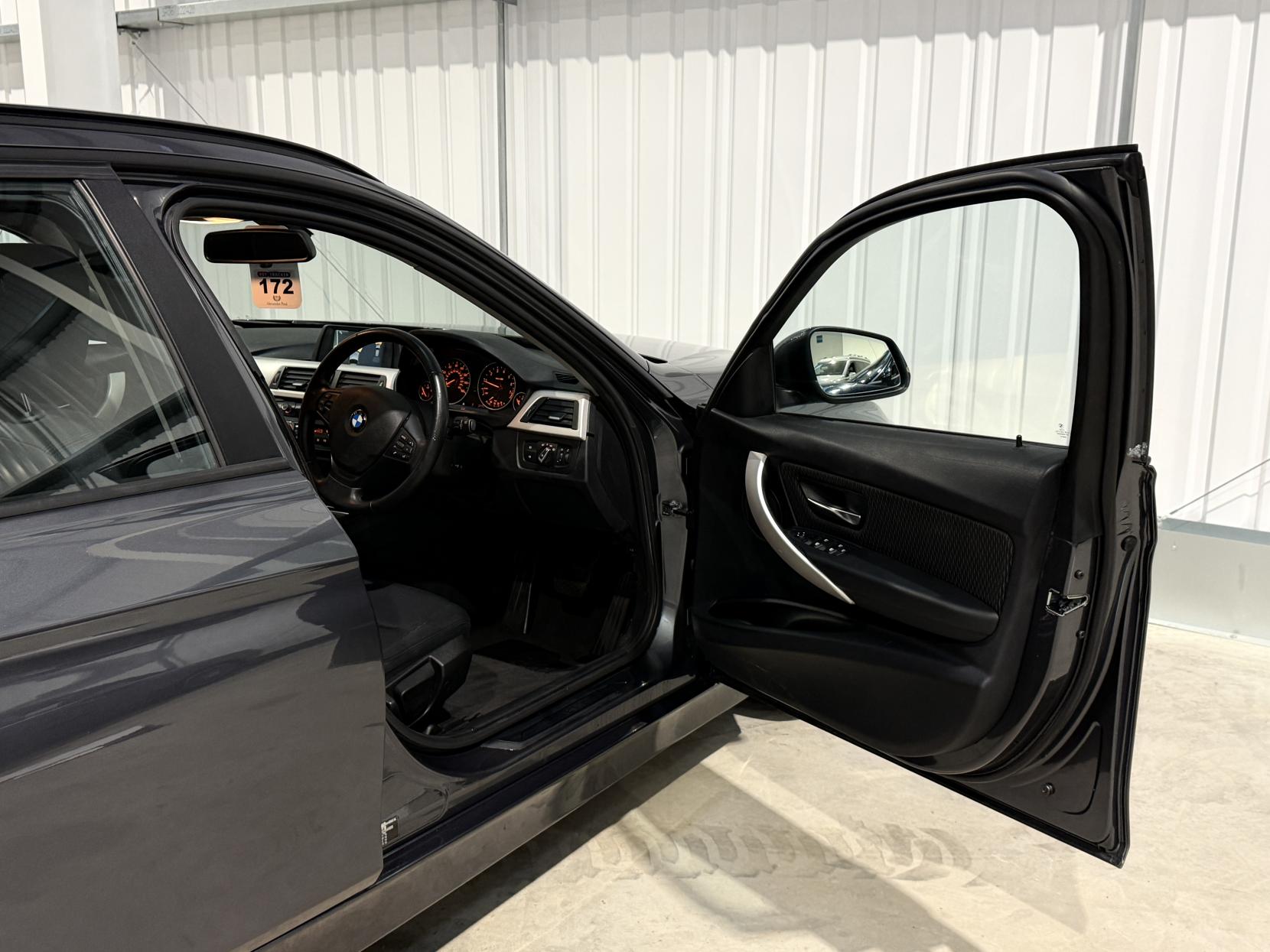 BMW 3 Series 2.0 320i SE Touring 5dr Petrol Auto Euro 6 (s/s) (184 ps)