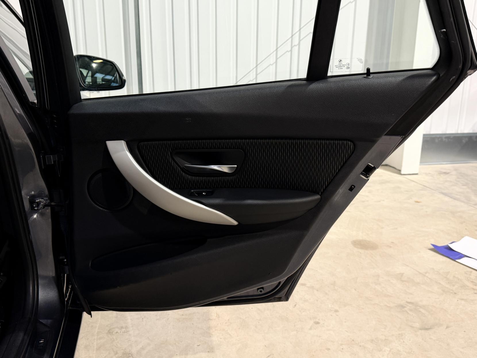 BMW 3 Series 2.0 320i SE Touring 5dr Petrol Auto Euro 6 (s/s) (184 ps)